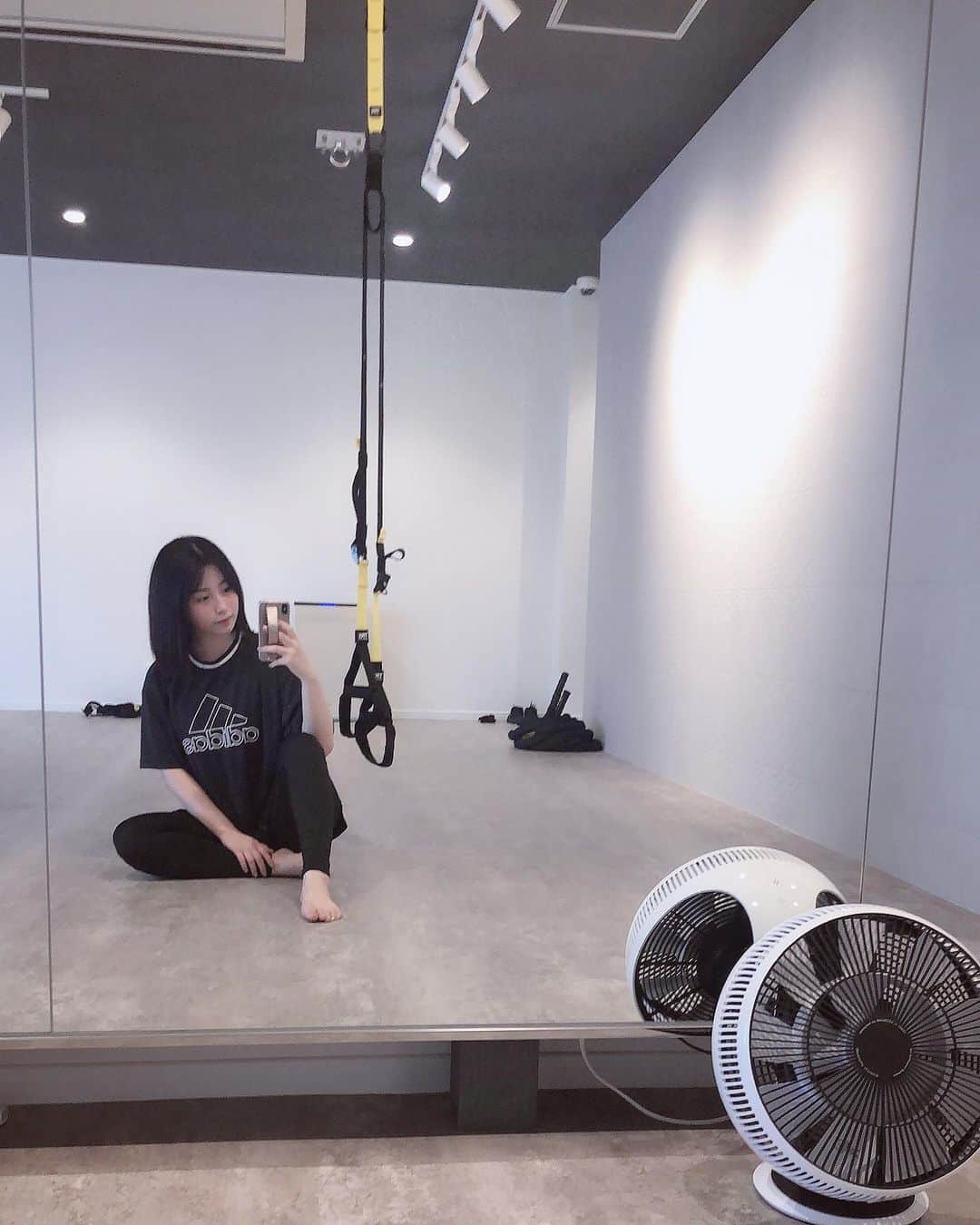 永井理子のインスタグラム：「地元帰ったときも行けるジム探してたから こんなに綺麗なジム見つけて TRXもヨガもできるなんて最高👏🏻👏🏻 帰ってる間、4回も行って 毎日筋肉痛だった🤣 @studio_i.plus」