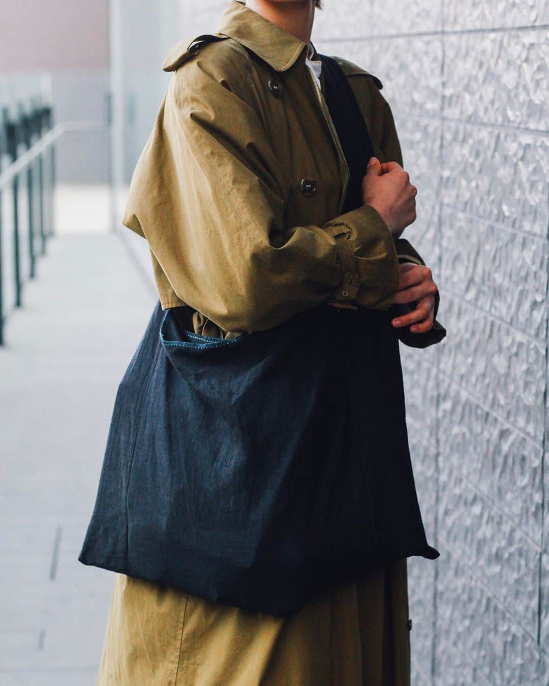 Fashionsnap.comさんのインスタグラム写真 - (Fashionsnap.comInstagram)「【#スナップ_fs】 Name 保谷 サチエ  Coat #BURBERRY Shirt #UNITEDARROWS Pants #UNIQLO Bag #NOHARA Shoes #CHAUSSER Earrings #kikot  #fashionsnap #fashionsnap_women」6月15日 17時52分 - fashionsnapcom