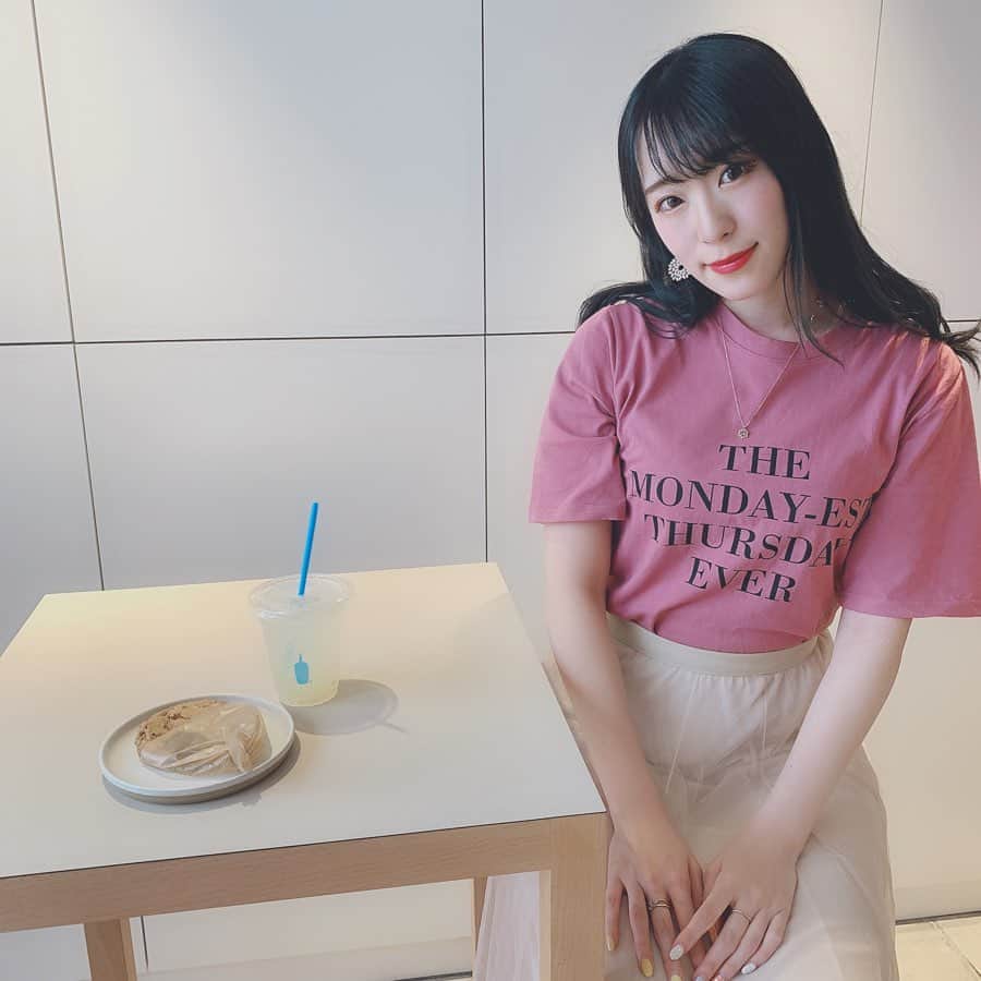 坂井古都のインスタグラム：「今回もalcoさんでカラーして来ました💓 瀬戸口さんにして頂いたのですが生誕祭までは黒髪にしたくて毎回黒くカラーして頂いているのですがとっても可愛い色になって大満足でした😭💗 . ちなみにヘアセットもめちゃくちゃ上手なので生誕祭のヘアセットもして来ました💝 オージュアのトリートメントも使ってるんだけどすごくサラサラになっていい感じです💕 . . ヘアアレンジして頂くのもすごく楽しみです🌸」