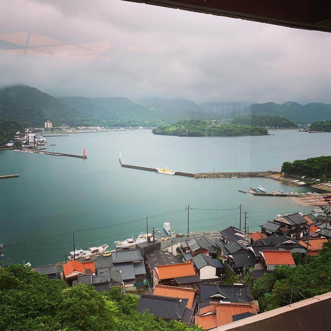 前川泰之さんのインスタグラム写真 - (前川泰之Instagram)「あいにくの雨ですが、こんな気持ちのいい景色の処に来ています^_^ #海 #旅」6月15日 17時56分 - maekawa_yasuyuki_official