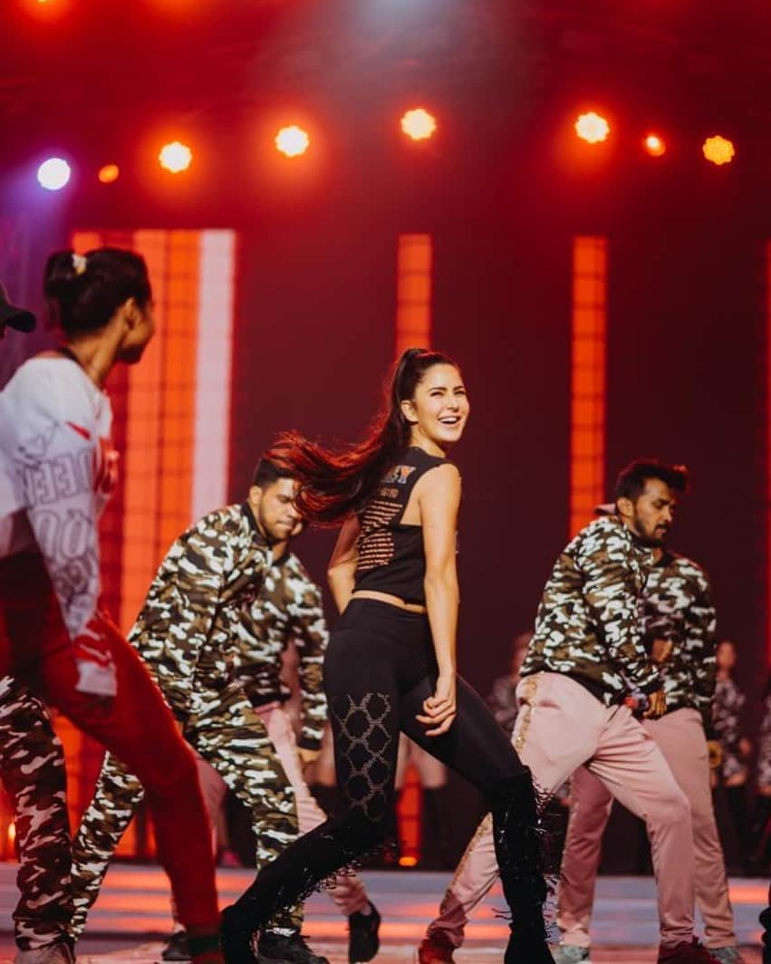 カトリーナ・カイフさんのインスタグラム写真 - (カトリーナ・カイフInstagram)「Stage .... lights 🌟🌟 @missindiaorg @cineyug  #MissIndia2019 #MissIndiaTheDream」6月15日 18時04分 - katrinakaif