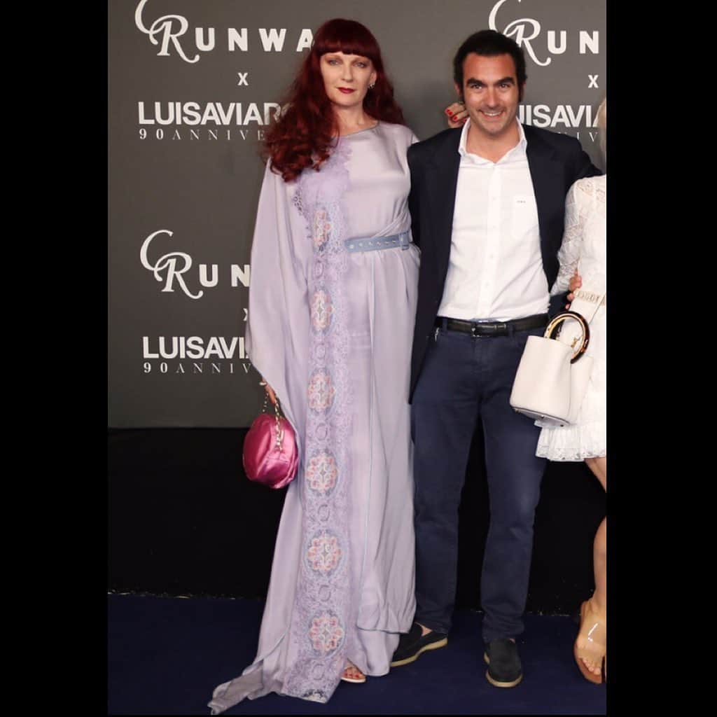 アレクシマビーユのインスタグラム：「Betony Vernon wears a lilac Haute Couture draped dress  @luisaviaroma 90 years @betonyvernon @alexismabille #luisaviaroma #betonyvernon #alexismabille #lilac #draped #charisma #redhair #divine」