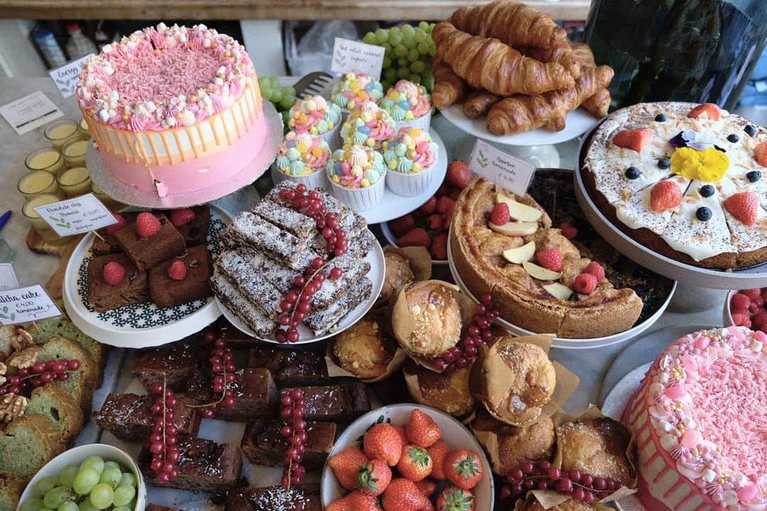 KUNIKAのインスタグラム：「🍭🍭🍭﻿ ﻿ グロゼイユのランダムさよ🥰 ぎゅぎゅっとしたディスプレイってやっぱり可愛いな❤︎」