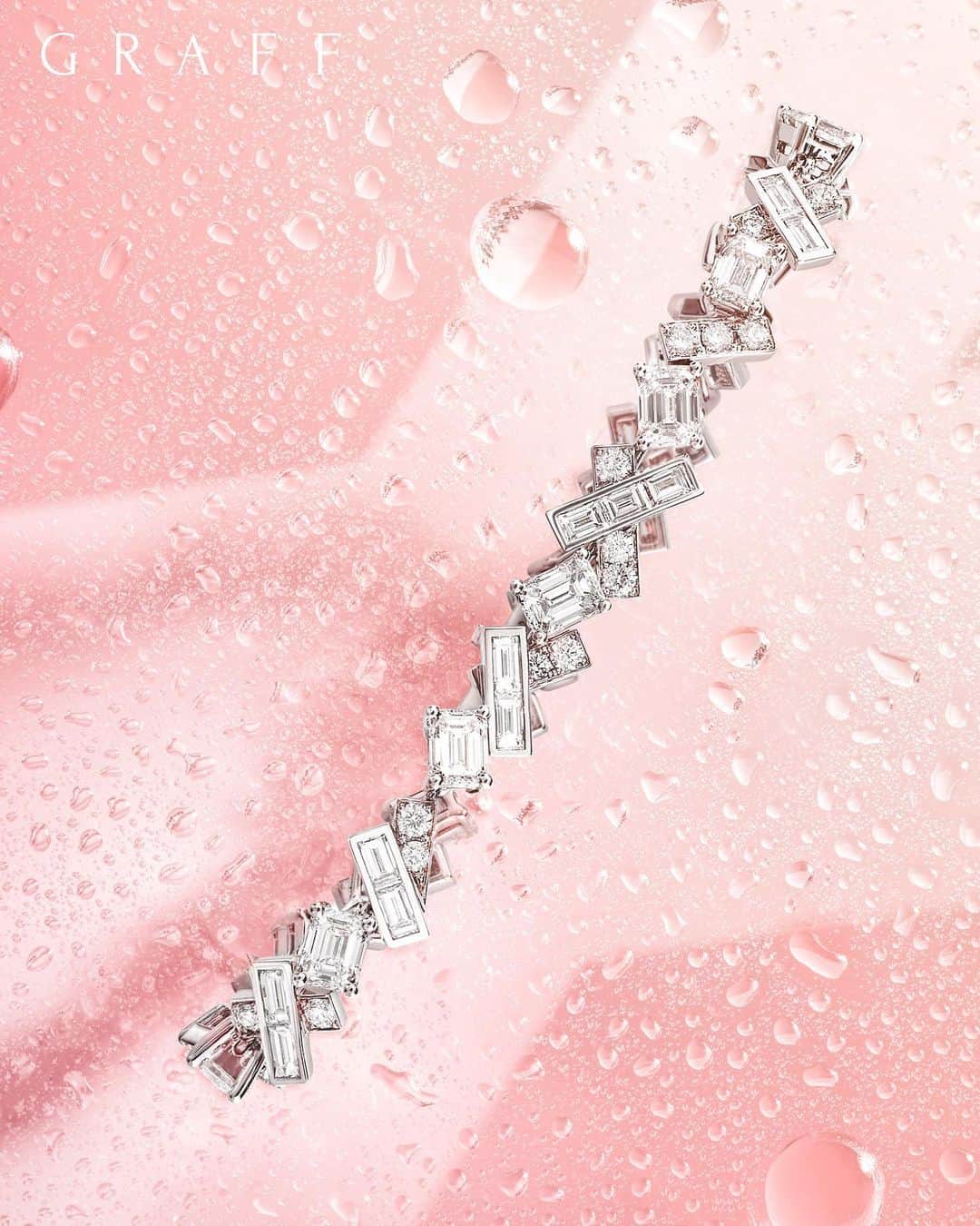 Graffさんのインスタグラム写真 - (GraffInstagram)「A window into our world . Diamond Threads bracelet, 10cts . #graffdiamonds #highjewelry」6月15日 18時14分 - graff