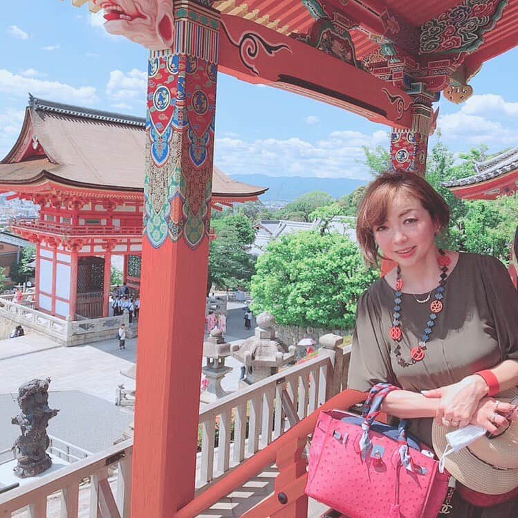 モモコさんのインスタグラム写真 - (モモコInstagram)「京都は、大好きで、週2は、食事に行ってますが、なんと観光しました☺️ 清水寺、何回も行ってますが住職さんの案内付きで、楽しかったです💕 ・ #ハイヒールモモコ #👠 #👠🍑 #CHANEL #シャネラー #グルメ #京都 #清水寺 #観光」6月15日 18時16分 - highheel_momoko