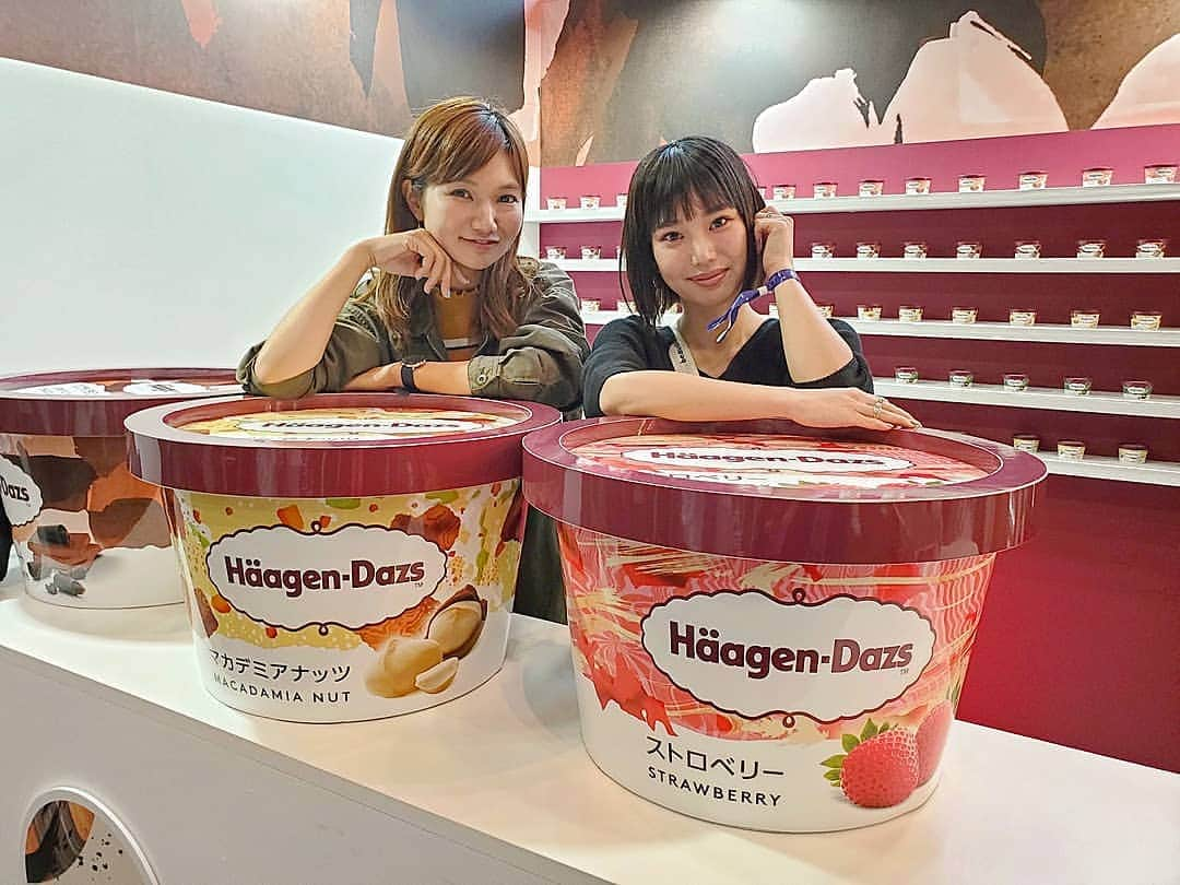 保坂玲奈さんのインスタグラム写真 - (保坂玲奈Instagram)「🍨 . 今日は楽しみにしていた #beautycontokyo へ💄♡ . 広い会場には 沢山のブースがあって 楽しいイベントでした✨ .  お友達にも沢山逢えて嬉しかったな🥰 . . 色々みた後に 大好きなハーゲンダッツのブースを発見🥺 . 私のイチオシはグリーンティー♡ . 新しいパッケージデザインに なっているのに気がついた🌈？ #新ハーゲンダッツ . . . Beautycontokyoの様子は また後ほど詳しくアップします🌸 . . . #ハーゲンダッツ #HaagenDazs #アイス #ハーゲンダッツグリーンティー #新パッケージ」6月15日 18時25分 - __renao_0707