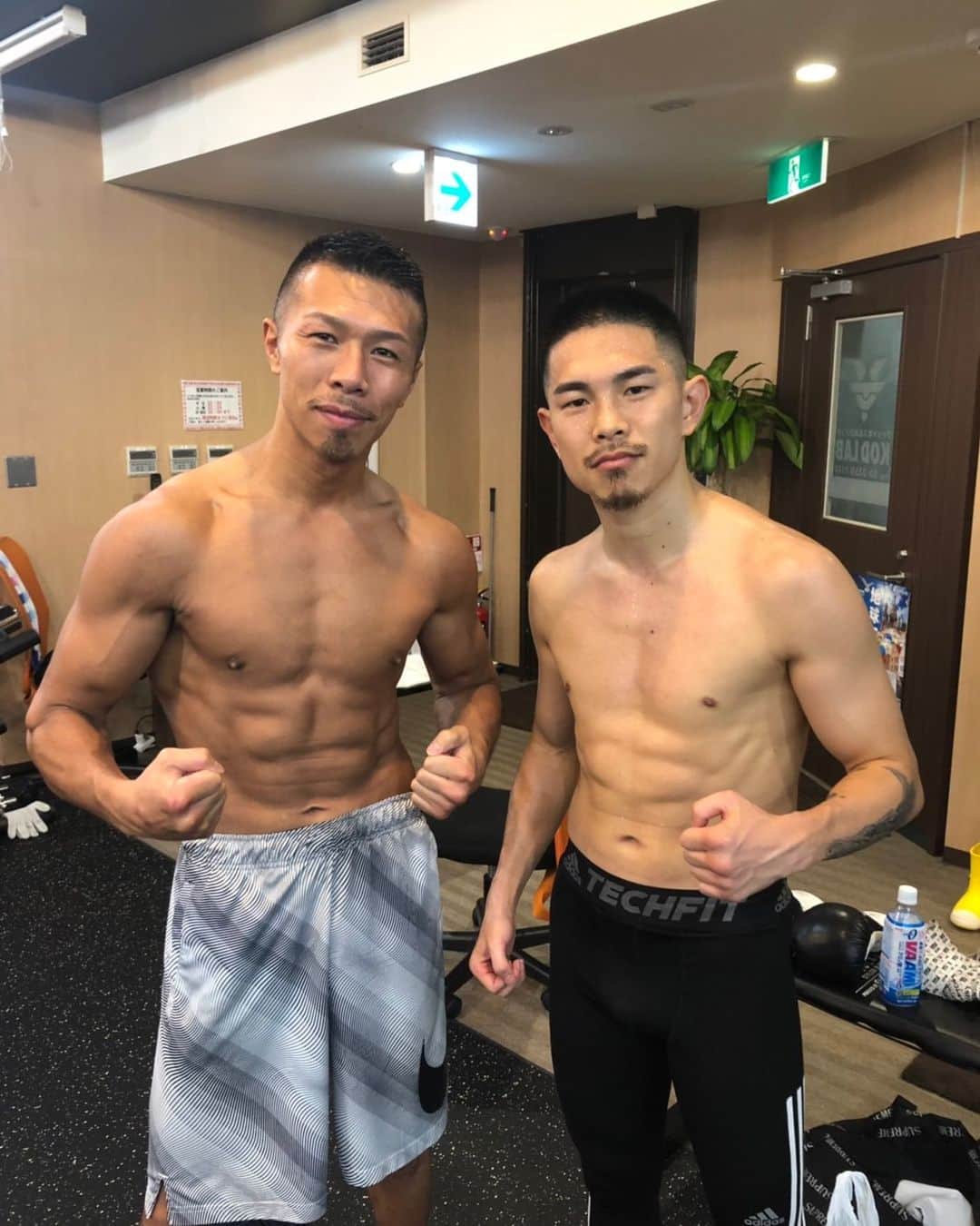 のインスタグラム：「一翔と試合します^_^  #KODLAB #フィットネス #ボクシング #井岡一翔 #4階級制覇 #日本人初」