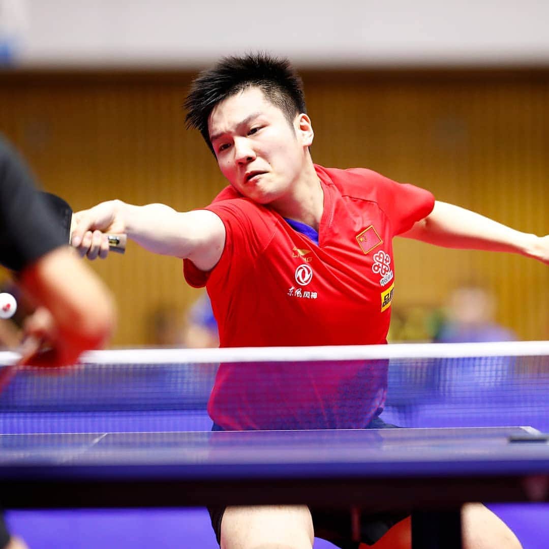 ITTF Worldさんのインスタグラム写真 - (ITTF WorldInstagram)「World #1 Fan Zhendong hands 🐐 Ma Long his first World Tour defeat of 2019❗ . 😎 Watch #ITTFWorldTour #2019JapanOpen on tv.ittf.com now 👀」6月15日 18時19分 - wtt