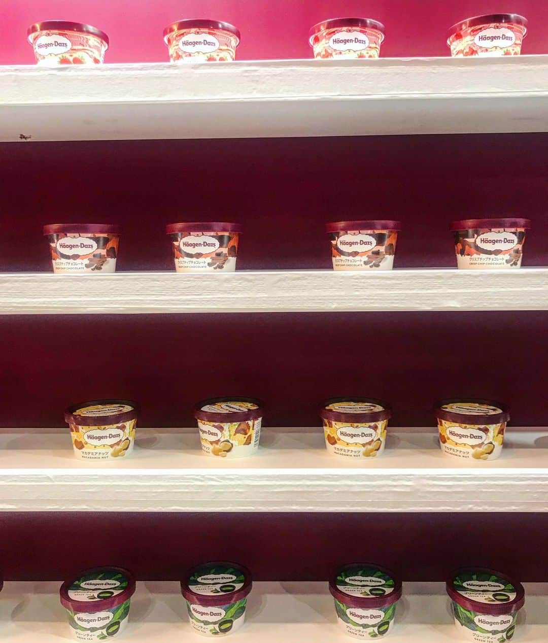 上原歩さんのインスタグラム写真 - (上原歩Instagram)「アイスならハーゲンダッツ❤️ パッケージが6月からリニューアルしたそうですよ！ 機会があったらパッケージも見ながら食べてみてね☺︎♫ 私はバニラといちごのハーゲンダッツがすき🍓 ・ #love #happy #life #icecream #instagood #新ハーゲンダッツ」6月15日 18時20分 - ayumiuehara