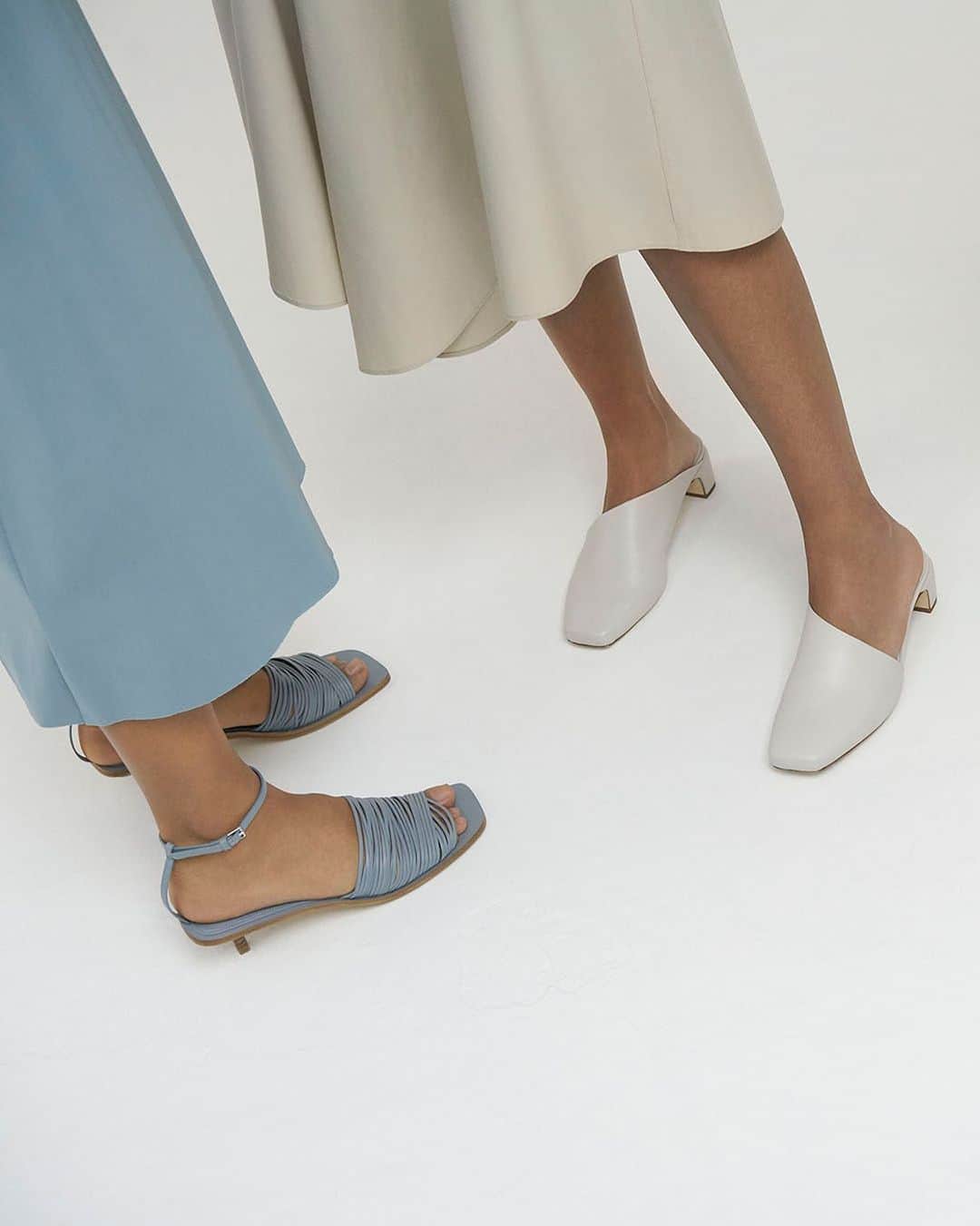 コスさんのインスタグラム写真 - (コスInstagram)「The sandal and the mule: two key shoe shapes for summer #cosstores」6月15日 18時20分 - cosstores