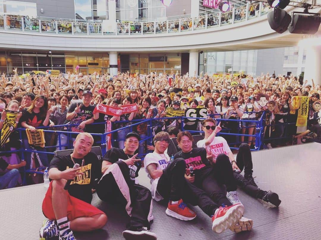 GSさんのインスタグラム写真 - (GSInstagram)「HIGH 5IVE 初日大阪🙌 沢山の皆さんにお集まりいただき本当にありがとうございました‼️誕生日やアリーナ決定と沢山のおめでとう㊗️をいただきました‼️な、ん、で、す、が、この会は逆に自分達が皆さんにありがとうを伝える会なので、明日の福岡も全員にありがとうを伝えます‼️ 皆さん最高でした‼️ありがとう😊」6月15日 18時24分 - di_gs_official