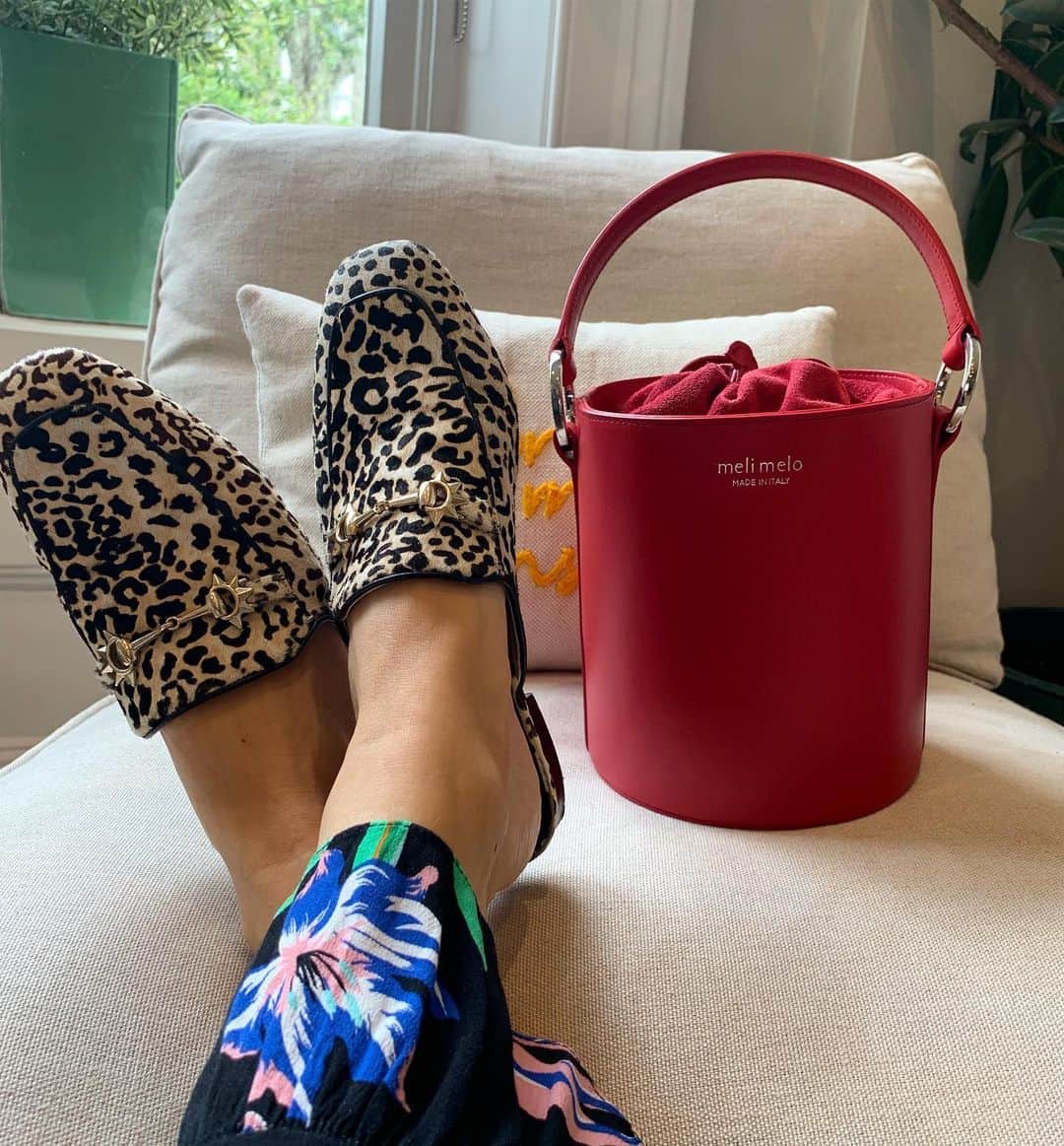 メリメロさんのインスタグラム写真 - (メリメロInstagram)「Saturday - Lazy Day with Santina Bucket Bag | Red #santina #melimelobags #londonbrand #madeinitaly #fashion #leather #handbag」6月15日 18時29分 - melimelobags