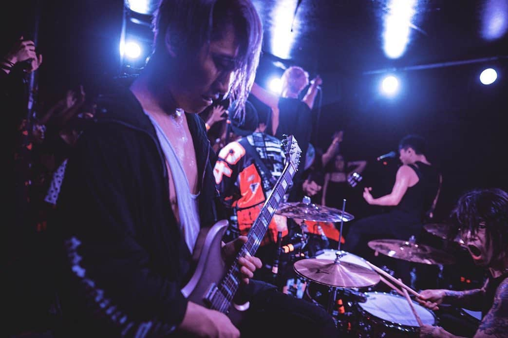 coldrainさんのインスタグラム写真 - (coldrainInstagram)「LONDON🇬🇧❤️ 250 sold out at the 🖤  Sweaty INTIMATE vibes!! Glasgow tonight!DOWNLOAD tomorrow🔥 Photos by @dajoeberlei」6月15日 18時31分 - coldrain_official