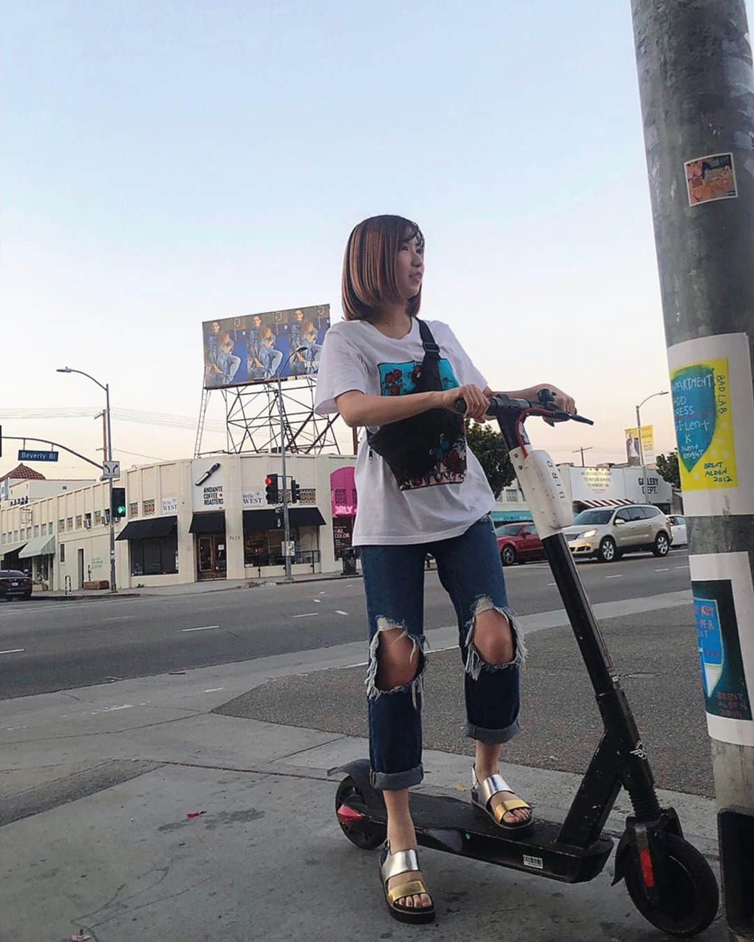 MAYU（吉田真悠）さんのインスタグラム写真 - (MAYU（吉田真悠）Instagram)「. 😎🛴🤟」6月15日 18時31分 - lgm_mayu_official