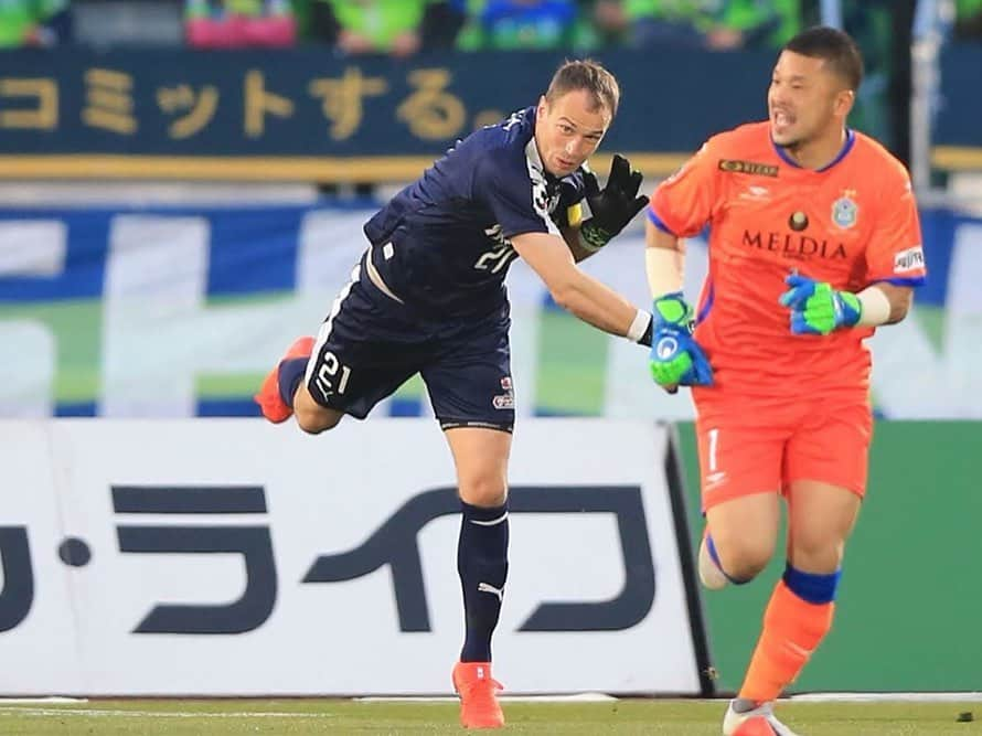 ジュビロ磐田さんのインスタグラム写真 - (ジュビロ磐田Instagram)「本日の試合でカミンスキー選手がJ1通算100試合出場を達成しました✨ Gratulacje👏👏 #kaminski #ジュビロ磐田 #jubilo #iwata #Shizuoka #サッカー #football #Jリーグ #サックスブルー  #gk #ポーランド #polska」6月15日 19時00分 - jubiloiwata.official