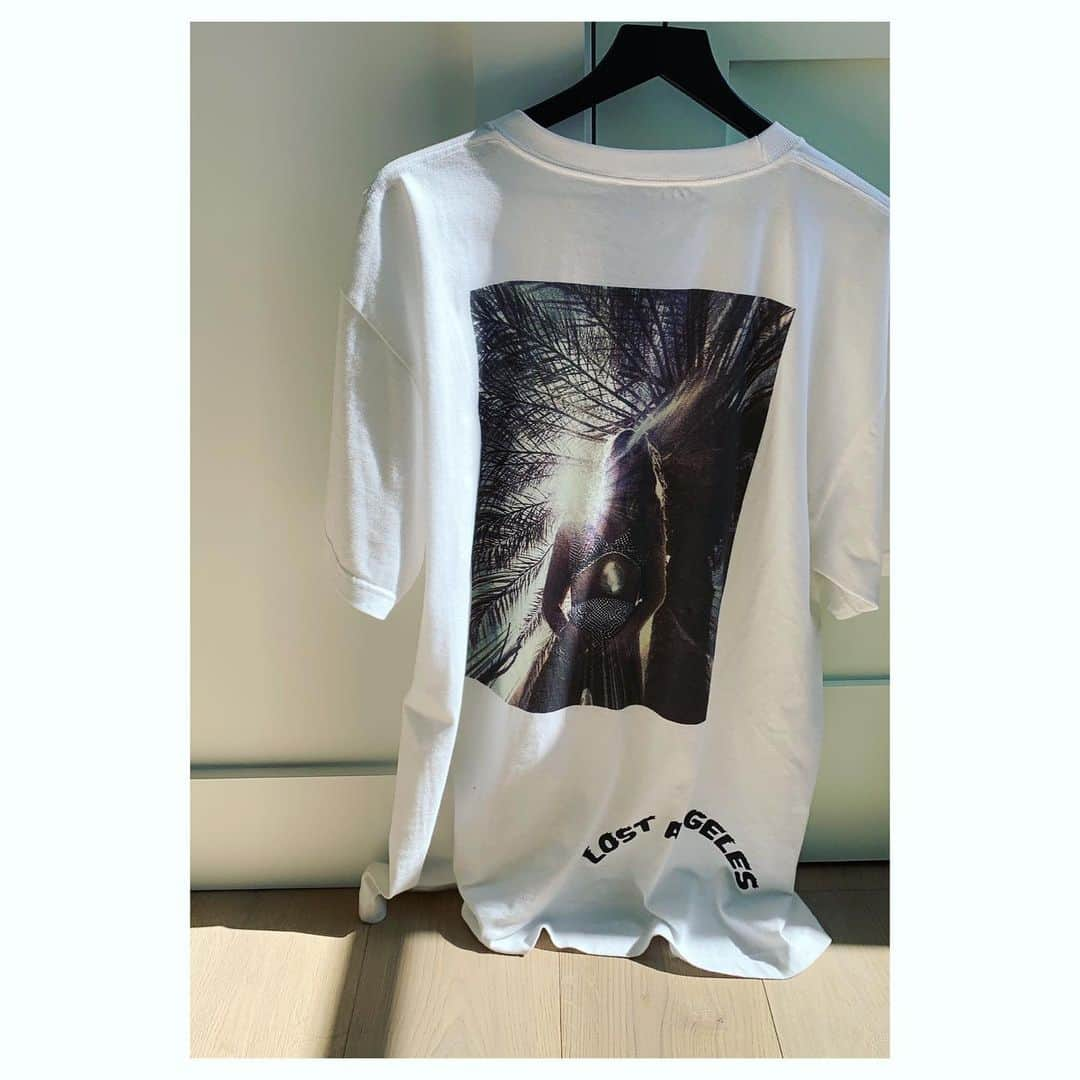 MINMIさんのインスタグラム写真 - (MINMIInstagram)「LOSTANGELS  LAだけで販売してました フォトTシャツもいよいよ日本でも 予約販売受付開始になりました。 ソールドアウトと表示されてたようでいくつかお問い合わせのメッセージも来てたのですが、安心してください (≧∀≦)今日からです w http://masterbeau-online.jp/ にて @masterbeau_online  #LOSTANGELS」6月15日 18時58分 - minmidesu