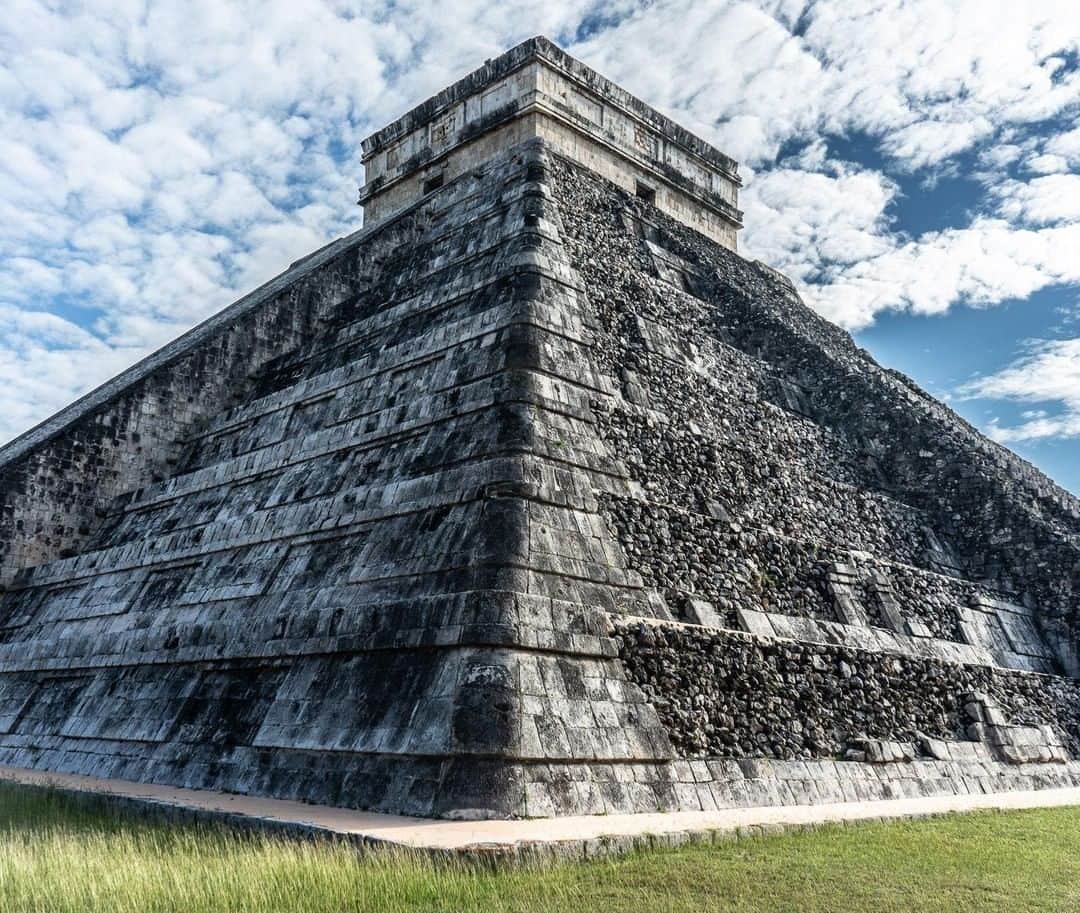 Lonely Planetさんのインスタグラム写真 - (Lonely PlanetInstagram)「'#ChichenItza is the most well known #Mayan ruin in #Mexico, attracting millions of visitors each year from the nearby resorts in #Cancun. Despite the crowds, it’s a must-see sight, because the restored Temple of Kukulcan pictured here has few rivals for size or sheer impressiveness anywhere else in the Mayan world. Rather than joining the tour groups though, stay overnight in the nearby city of #Valladolid and catch a bus to Chichen Itza early in the morning to be the first to walk through the gates, and to see the ruins in glorious early morning light.' - @traveltramp_uk #lpinstatakeover」6月15日 19時00分 - lonelyplanet