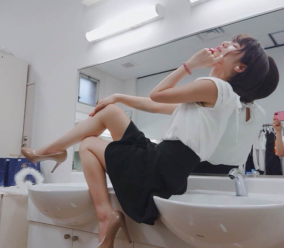 岩政久美子さんのインスタグラム写真 - (岩政久美子Instagram)「出させて頂いたBキャスのリーディングライブ本日も無事終了☀︎  明日は全員出演なのでお話しが変わるんじゃ( ´ ▽ ` ) 堀場氏とくまもんにプチ撮影会してもろうたやつと須田ちと巨乳に見せる写真、私が好き ...