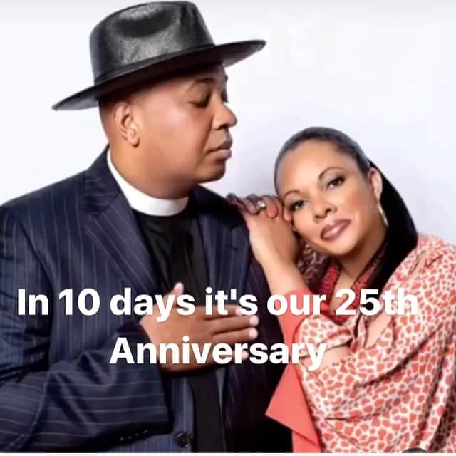 ジョゼフ・シモンズさんのインスタグラム写真 - (ジョゼフ・シモンズInstagram)「25 years married is 9,125 days 219 thousand hours and 100 million minutes 788400000 seconds 25 yeas of commitment 25 years of attraction 25 years of care 25 years of affection 25 years of romance 25 years of love 25 years of happiness ❤️❤️❤️❤️❤️❤️❤️. I'll be celebrating allllllll week.  Counting down!!! 10 9 8 7 6  5 4 3 2 1. !!!!!!!!!!!!!!!」6月15日 19時13分 - revwon