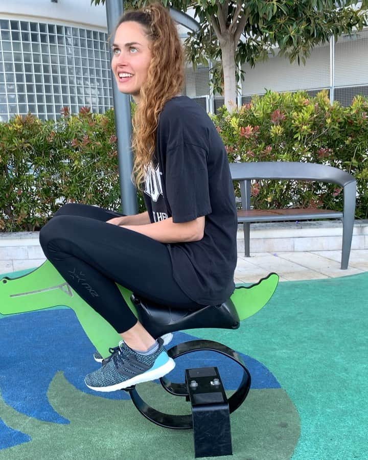ズザンナ・ヤカボスのインスタグラム：「when it’s weekend」