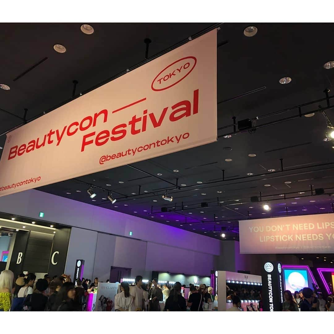 垰智子さんのインスタグラム写真 - (垰智子Instagram)「US発の大型ビューティーイベント『BEAUTYCON TOKYO(@beautycon )』に行って来たよ💄 . OPENからたくさんの人が来ていてスキンケアからメイクアップまで、たくさんの#ビューティートレンド に実際に触れることができるの😊 . 今日から明日まで渋谷ベルサールガーデンで開催中だからぜひ行ってみてね♪ . . #beautycontokyo #PR #beauty #skincare #makeup #beautytrend #cosmetic #shibuya #美容」6月15日 19時53分 - taotao_tomo