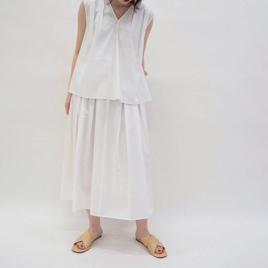 DES PRESさんのインスタグラム写真 - (DES PRESInstagram)「【PICK UP ITEM】 SHIRT / 22-01-92-01506 / ¥17,000 (+tax) SKIRT / 22-05-92-05501 / ¥24,000 (+tax)  #DESPRÉS#despres#デプレ #fashion#summerfashion#skirt #white#shirt#coordinate#ootd #tomorrowland_jp」6月15日 19時48分 - despres_jp