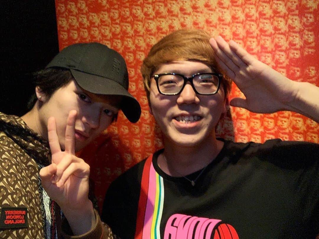 HIKAKINのインスタグラム：「真剣佑くんと😎👊」