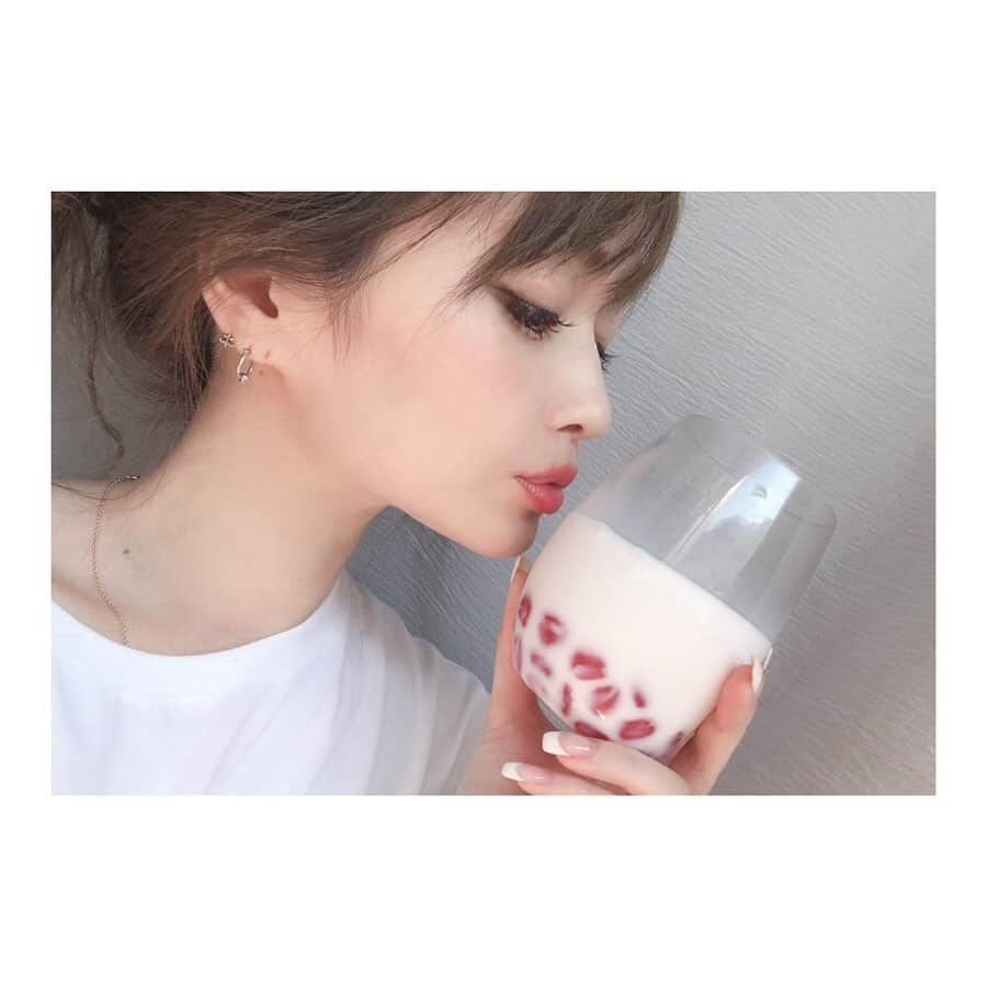 *✭ᏋണᎥ✭*さんのインスタグラム写真 - (*✭ᏋണᎥ✭*Instagram)「ㅤㅤㅤㅤㅤㅤㅤㅤ ㅤㅤㅤㅤㅤㅤㅤㅤ お嬢様酵素jewel、お嬢様酵素トロピカル ボタニカルタピオカクレンズがセットになった ㅤㅤㅤㅤㅤㅤㅤㅤ 「お嬢様酵素withベストセレクションパック」 が出たんだよー😍❤️ ㅤㅤㅤㅤㅤㅤㅤㅤ @rivaland_ojyosamakouso ㅤㅤㅤㅤㅤㅤㅤㅤ  ４種類が1度に試せるって嬉しい❤︎ お嬢様酵素は、栄養たっぷりな酵素ドリンクで タピオカも入ってるから満腹感もあって美味しいよ🍀 ㅤㅤㅤㅤㅤㅤㅤㅤ  置き換えダイエットやファスティングに最適🙌🏻 初回限定で399円!!とっても安い😍 ㅤㅤㅤㅤㅤㅤㅤㅤㅤㅤㅤㅤㅤㅤㅤㅤ 夏までにもう少し体重落としたいから 頑張るんだ😋❤️ ㅤㅤㅤㅤㅤㅤㅤㅤ ㅤㅤㅤㅤㅤㅤㅤㅤ  #お嬢様酵素jewel #お嬢様酵素トロピカル  #ボタニカルタピオカクレンズ #PR ㅤㅤㅤㅤㅤㅤㅤㅤ #diet #dietfood #酵素#ダイエット#ダイエットドリンク#美味しい#置き換えダイエット #夏#タピオカ#クレンズ」6月15日 19時50分 - emiliopucci__