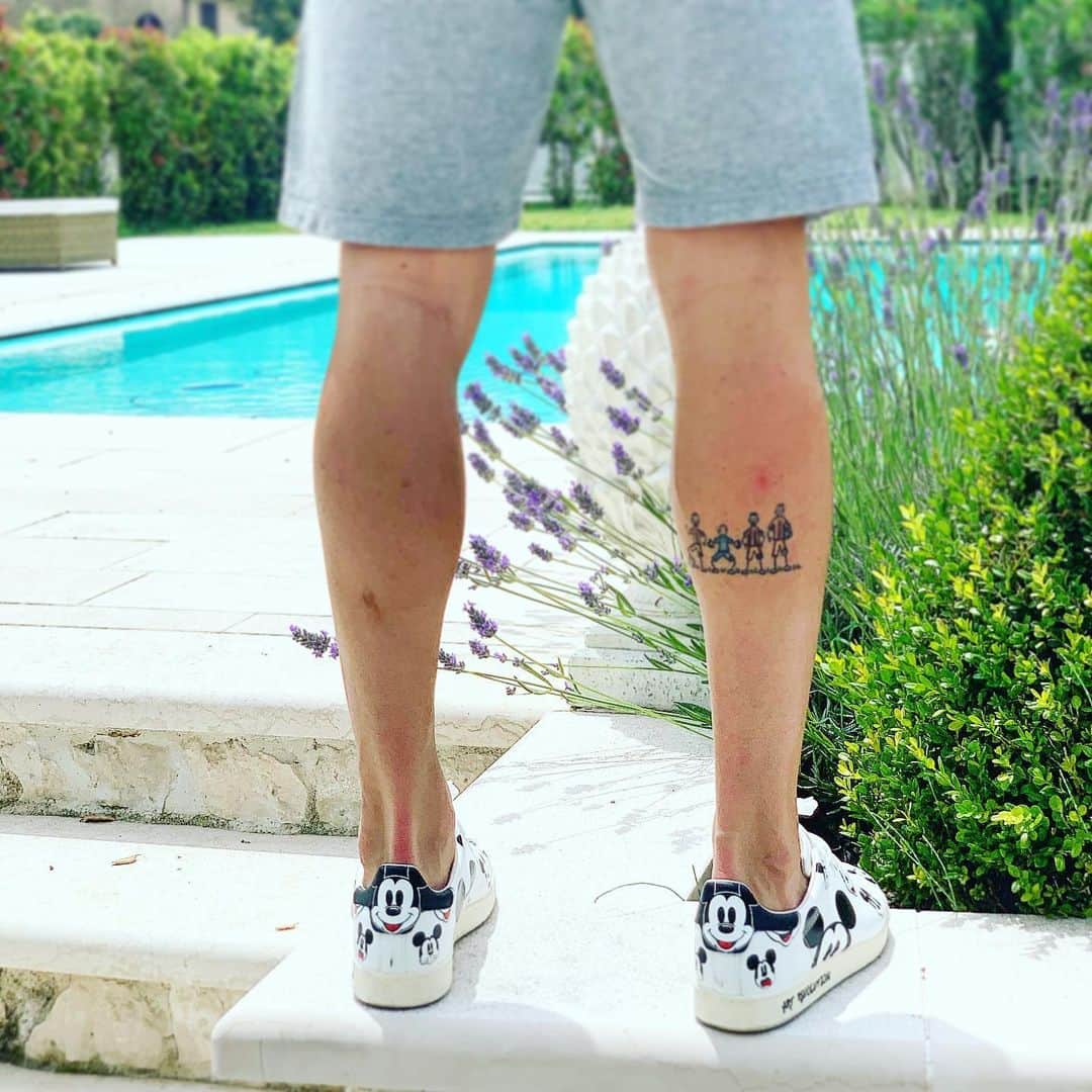 ミケーレ・カンポレーゼのインスタグラム：「Buongiorno ☀️ mondo 🌍 #starebene#shoes#Moa#Topolino#Mikimaus#Minnie#solocosebelle#starebene#style#home#estate2019」