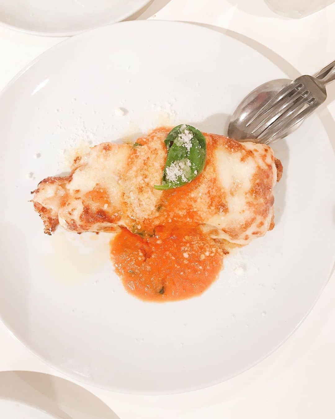 Sachiさんのインスタグラム写真 - (SachiInstagram)「My fav restaurant . 昔から大好きなお店。 近所だし、よくランチに行きます🌼 . @aiba.shoichiro  さんのパスタ本持ってます！ パスタ作りが苦手なので、お勉強になります。 お料理教室も行きたいなぁ🥑 . #dinner#restaurant #yummy#good #life#tokyo#ラザニア#パスタ #sachiは食いしん坊」6月15日 19時58分 - sattyyyyy