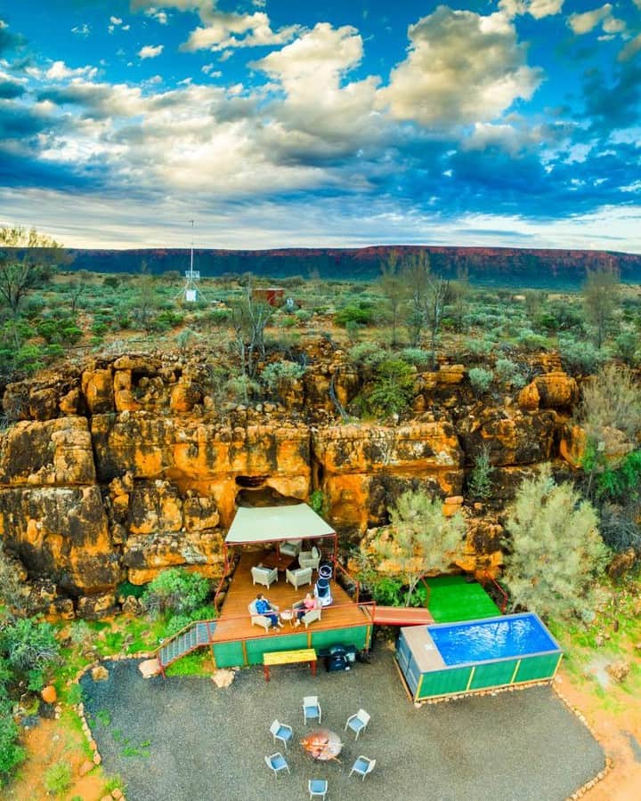 Australiaさんのインスタグラム写真 - (AustraliaInstagram)「Luxury glamping tents in the middle of the outback? Sign us up 🖐️ @kingscreekstation’s  secluded ‘Dreamtime Escarpment’ accommodation is only half an hour from @ntaustralia’s majestic #KingsCanyon, where you can experience a classic @visitcentralaus #outback setting while enjoying the glamourous trimmings of air-conditioning, bathrobes and a private pool. The accommodation package includes a classic self-cook bush barbecue dinner and drinks package - we’ll certainly be enjoying that while watching the sunset on the deck. 🌅  #seeaustralia #NTaustralia #redcentreNT #naturephotography #travel」6月15日 20時00分 - australia