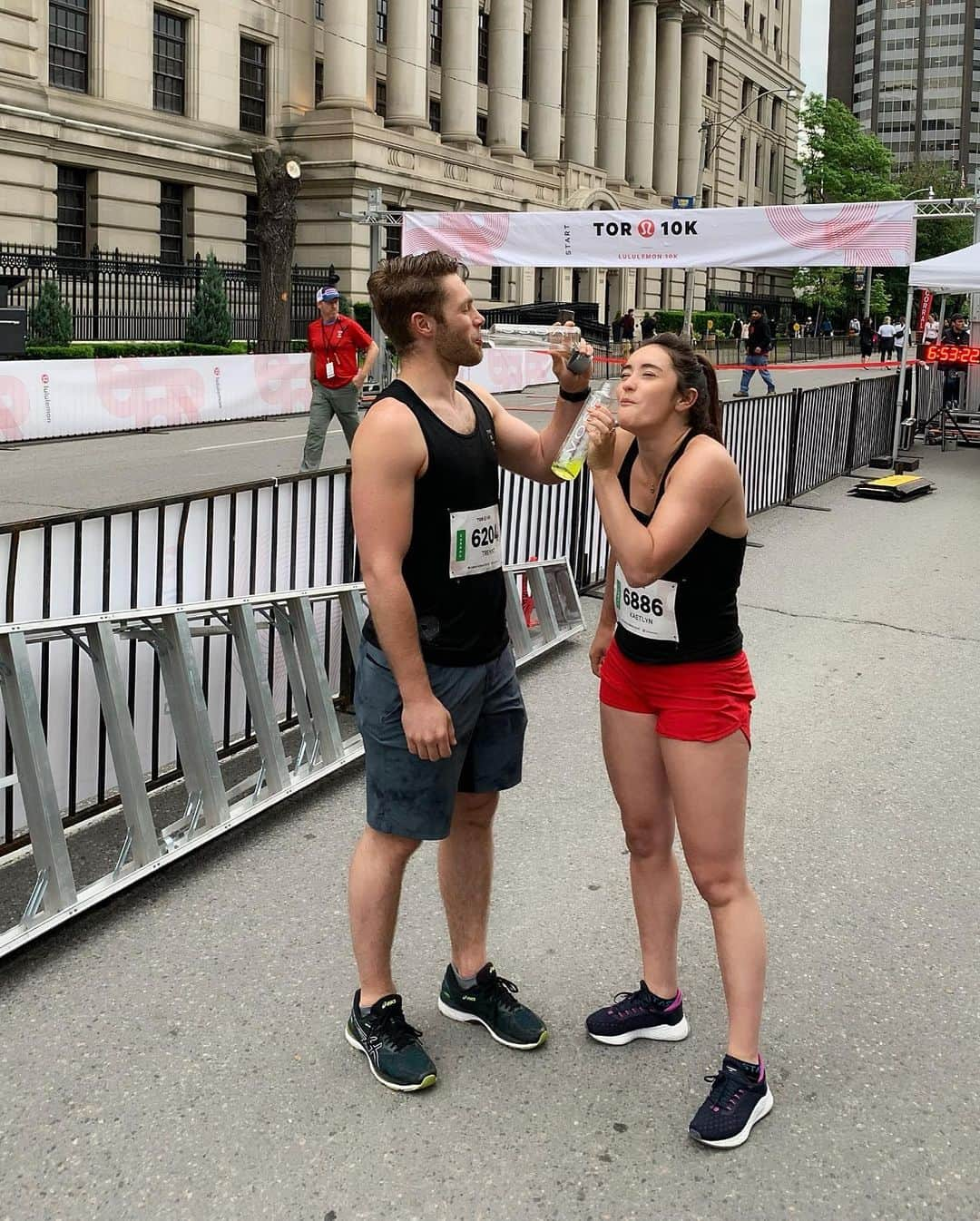 ケイトリン・オズモンドさんのインスタグラム写真 - (ケイトリン・オズモンドInstagram)「@trenntmichaud and I are doing something crazy today!!#lululemon10k #toronto #sajewellness #iamgoingtodie @vossworld」6月15日 20時10分 - kaetkiss