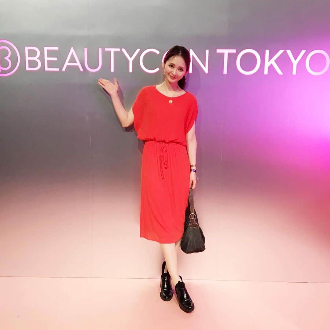 藤後 沙織 とうごさおりさんのインスタグラム写真 - (藤後 沙織 とうごさおりInstagram)「楽しみにしてたビューティイベントBEAUTYCON TOKYO @beautycon にともよちゃんと行ってきたよ💄 ・ 最新の世界のビューティトレンドに一日でふれることができて、美意識高まった💅 コスメって気分を上げてくれたり、 いつもと違う自分になれたり、 少し自信をつけてくれたり♡ 女性に生まれてよかったなーと思えるイベントでした☻ 外見も中身も美しくなれるようがんばろう♡ #beautycontokyo #beautycon #PR」6月15日 20時04分 - saori_togo