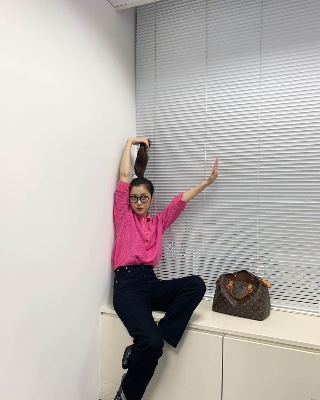 佐藤優津季のインスタグラム：「“んちゃ!” ﻿ ﻿ #glasses #金子眼鏡店  #denim #rokubeautyandyouth #ロクビューティアンドユース #denim #urvindenim #アービン #bag #louisvuitton #スピーディー30」