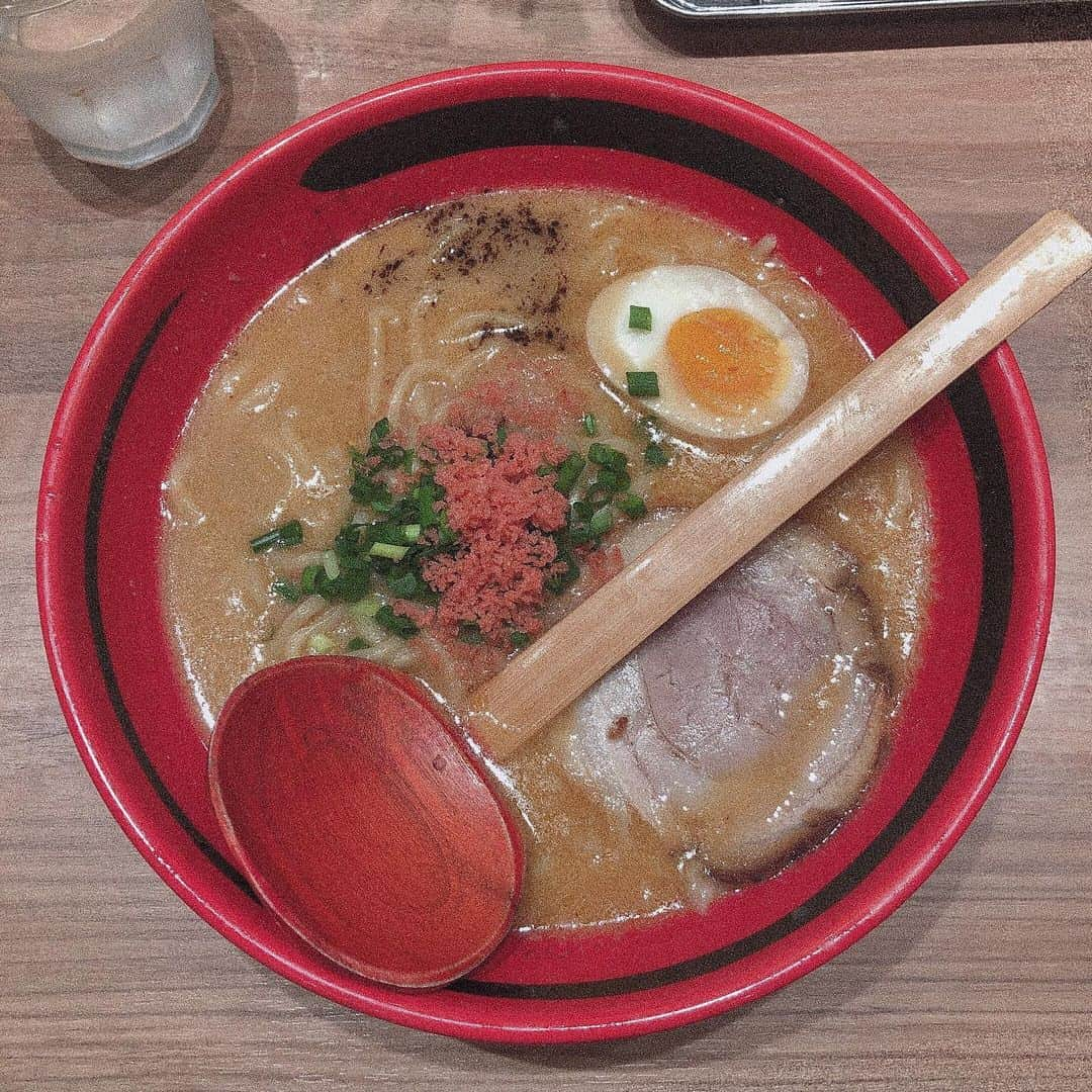 よねいはるかさんのインスタグラム写真 - (よねいはるかInstagram)「北海道で食べたものたち✌️ 食べものが最高に美味しかった~ 滞在中毎日海鮮尽くし、、海の幸大好きで良かった🦀🦑🐟❤️ #お寿司撮り忘れた #確実に太りました #北海道旅行 #花畑牧場生キャラメル #サンタのひげ #サムライカレー #滝波食堂 #えびそば一幻」6月15日 20時16分 - rabbit____2