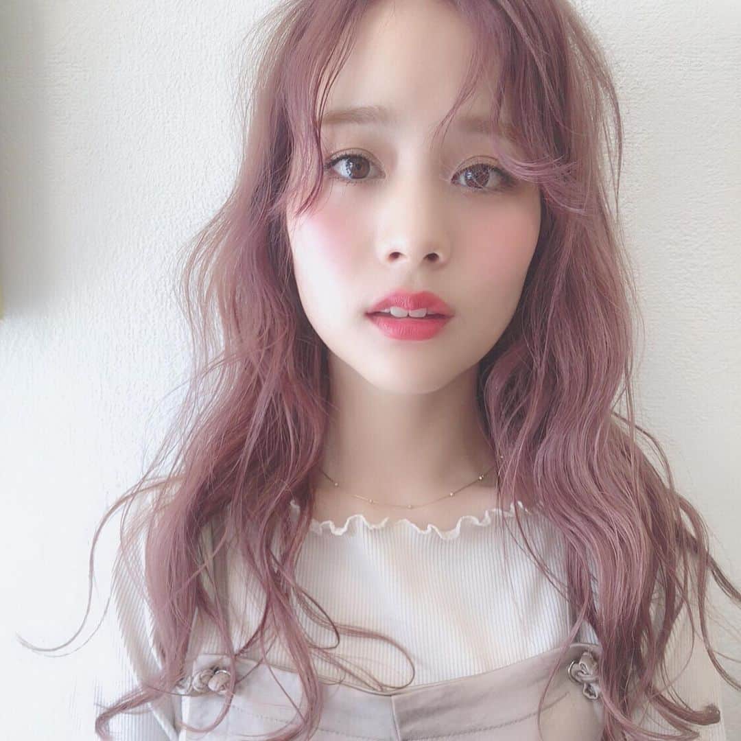 のインスタグラム：「ㅤㅤㅤㅤㅤㅤㅤㅤㅤㅤㅤㅤㅤ 今日はtetoteに行って来たよ✂︎ ピンクベージュも定着しててすっごくいい髪色💓 毛先も少し切って髪が綺麗になって大満足☺️ ストーリーズでこのヘアアレンジ好き！って 言ってくれる子多くて嬉しかった🥺👏 さすが @haru0330tetote ちゃん！ っていつも思わせられる🤔💕 ㅤㅤㅤㅤㅤㅤㅤㅤㅤㅤㅤㅤㅤ @haru0330tetote ちゃんのインスタにも 投稿してくれてるのでチェックしてみてね🙏 あと可愛いヘアアレンジとかライフスタイルも 投稿してるのでみんなフォローすべしです😘 @haru0330tetote ちゃんいつもありがとう😭❤️ ㅤㅤㅤㅤㅤㅤㅤㅤㅤㅤㅤㅤㅤ #tetote #haruちゃん #ピンクベージュ #ヘアカラー #ロングヘア #お気に入りカラー #巻き髪 #ヘアアレンジ #夏カラー #amitwinsworld_hair」