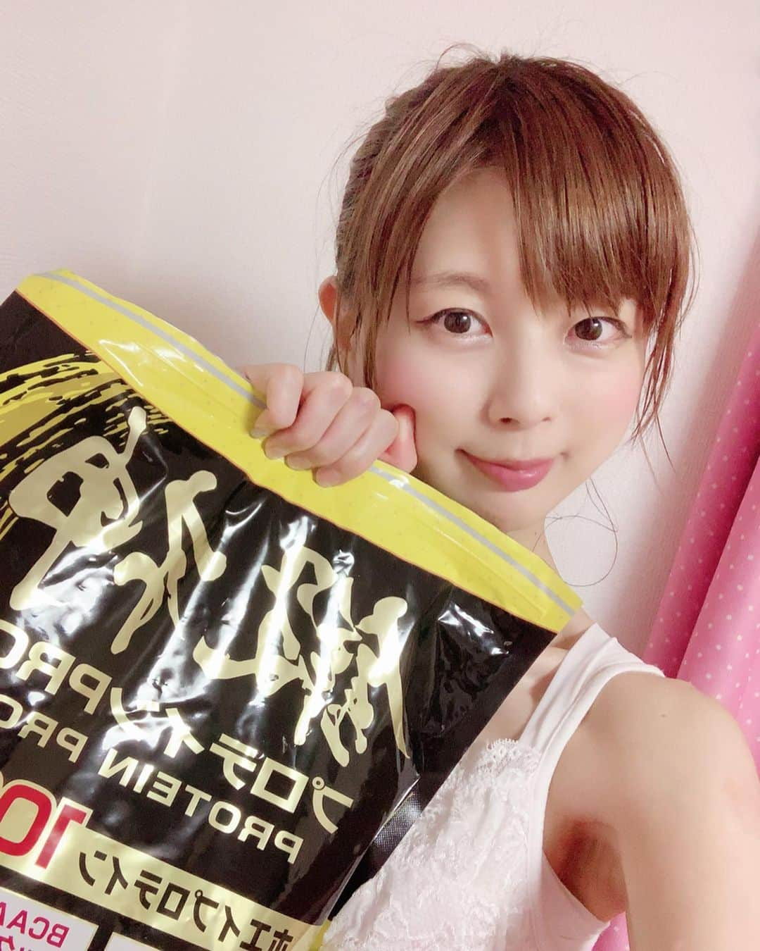 satomiさんのインスタグラム写真 - (satomiInstagram)「昨日も新宿の（@kayg_personalgym ）で トレーニングしてもらったよ☺︎✨✨ * * 53キロ→51キロに減ったよ( ˶ˆ꒳ˆ˵ )❤︎ 順調！！ * * このジム通ってから筋肉つけつつ体重も 減ってきたよ！！！！！ * * ✼••┈┈┈┈┈┈┈┈┈┈┈┈┈┈┈┈••✼ トレーナーさん→（@keita.fitness ） プロテイン→#鍛神（@kenken1019） ✼••┈┈┈┈┈┈┈┈┈┈┈┈┈┈┈┈••✼ * *  #ケイジー #ケイジーパーソナルジム #新宿ジム #歌舞伎町 #トレーニング女子  #パーソナルジム #プライベートジム #パーソナルトレーニング #CORE特別企画 #金子賢への挑戦状 #鍛神 #ダイエット  #COREインフルエンサー #賞金10万円 @core_influencers_official @kenken1019 @kayg_personalgym  @keita.fitness #rebostyle」6月15日 20時21分 - saatoomii47