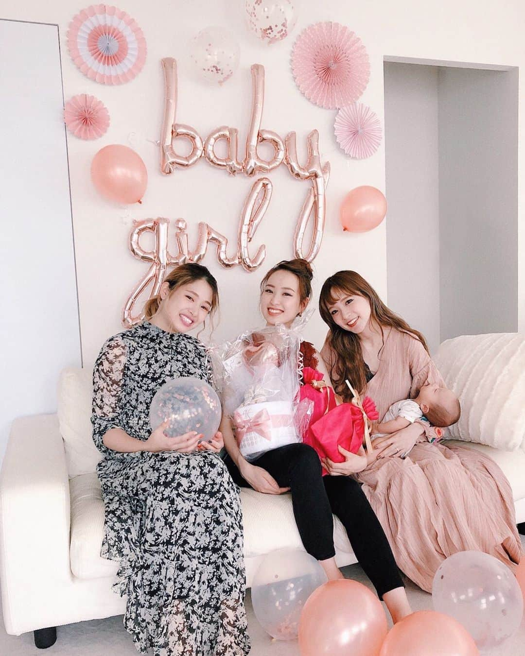 加藤千絵さんのインスタグラム写真 - (加藤千絵Instagram)「おふみのbaby shower👶💗 昨日でぐと2人で嘘ついて おふみを私のお家に招いたんだけど ちゃんとスムーズに引っかかってくれて(笑) サプライズ大成功🤫💗💗 あと約2ヶ月後？息子と同い年babyが今から本当楽しみ！！ ㅤㅤㅤ #babyshower#ベビーシャワー」6月15日 20時27分 - chie_kt