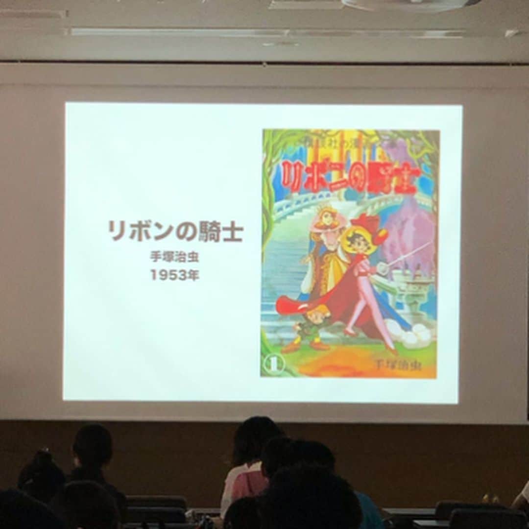 岡田育さんのインスタグラム写真 - (岡田育Instagram)「How does it feel that my co-authored book was shown as a textbook for “History of LGBT expressions on Japanese Manga”... #humbled #🌈 Manga Cultural Studies lectured by Rachel Thorn, at Kyoto Seika University. . . レイチェルソーン先生の授業「マンガ文化論」に潜ってきましたよ。奇しくもテーマは「LGBTとマンガ」。ツーショットはまた今度！ . . #オトコのカラダはキモチいい #オカキモチ #malesenjoyyoursexualities . . #京都精華大学 #kyotoseikauniversity #campusphoto #kyoto #京都 #authorvisits #rachelthorn #レイチェルソーン #知らんがな #リボンの騎士 #princessknight #しまなみ誰そ彼 #ourdreamsatdusk」6月15日 20時30分 - okadaic