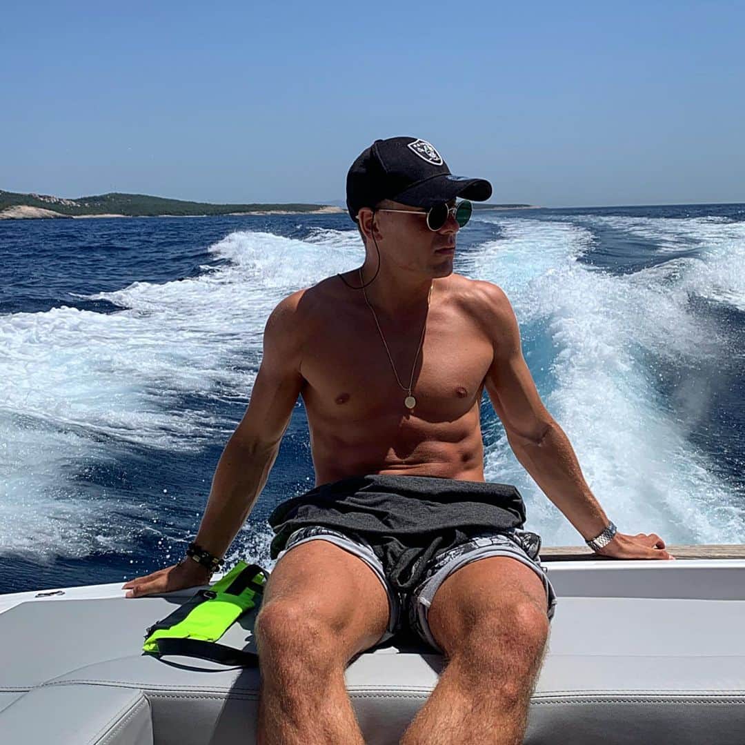 ウッフェ・ベックのインスタグラム：「Vacation 💆🏽‍♂️」