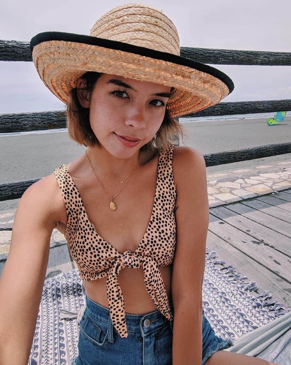のインスタグラム：「🧺🧽🧼 ・ ・ 最近、肌質が変わったのかニキビが出来やすいし、ニキビ跡も全然治らなくなって😩💭 ・ 日焼けもするからシミもどんどん増えてきたし、重力も感じるように😱 ・ だから今年から美容について模索中😤 ・ ・ この間茅ヶ崎の @32side_sonicfit に 行ってソニックフィットっていうハイフの最新バージョンみたいなマシンをやったら凄く良かったんだ🧖🏼‍♀️ ・ ほっぺの浮腫みが無くなって、頬骨の位置が上がっし、アゴがシュってなって顔が小さくなった🥺🔥 ・ しかも効果が半年〜1年続くらしい🤭 ・ 顔に糸を入れたり、何かを注入したり、切ったりするのはナチュラルじゃなくて抵抗があるから、これで効果があるのは嬉しい🥺 ・ 痛みも無くて、ちょっと筋肉痛になるぐらいだったよ🙋🏼‍♀️ ・ 本当に肌質改善したいから継続して行くんだ🧖🏾‍♀️ ・ 何よりわざわざ都内に行かなくて済むのが最高🔥 ・ ・ #サニーサイド茅ヶ崎 #小顔 #リフトアップ #肌質改善 #コラーゲン生成」