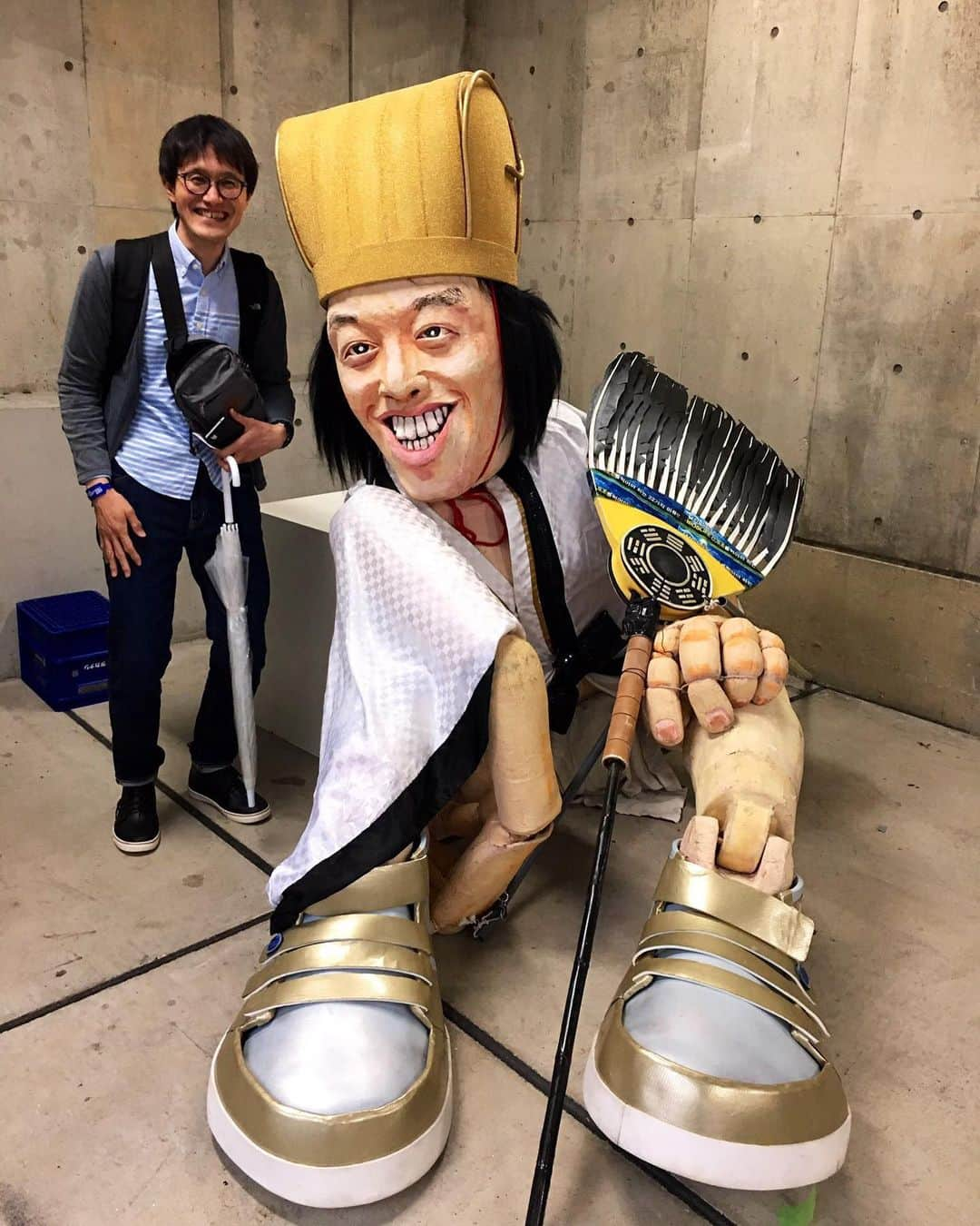 田上よしえさんのインスタグラム写真 - (田上よしえInstagram)「‪やついフェスに出させて頂きましたー！‬ ‪ありがとう、やっつん！😆‬ ‪ぱんぱんのO-EASTでネタをやるのは気持ちいですね！‬ ‪暖かいお客様ばかりで助かりましたー！‬ ‪ 渋谷のステージはキラッキラでしたが、楽屋は浅草でした。‬ ‪逆に落ち着けて良かったです🍵‬ 帰りはタメのアナログタロウとアーティストエリアにあるケータリングのご飯を食べて帰りました。 ヒップホッパーの巣窟みたいな場所に設けられていたので、1人じゃ怖いんでオジサンでも居てくれてよかったです🍚 ‪#やついフェス ‬ #芸人  #渋谷 #ナイツ塙  #イワイガワジョニ男  #アナログタロウ  #小梅太夫」6月15日 20時47分 - tanoueyoshie