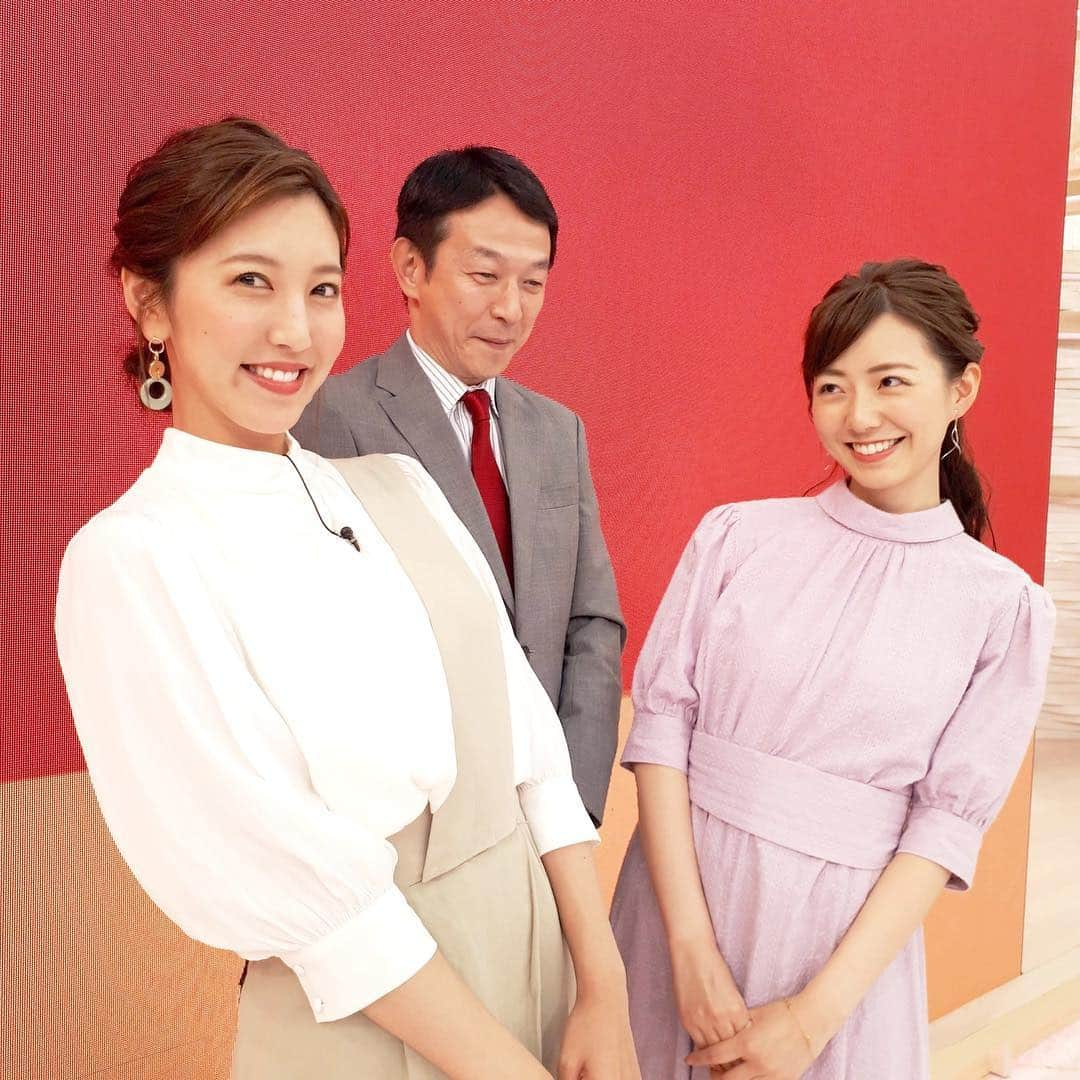 フジテレビ「プライムニュース イブニング」さんのインスタグラム写真 - (フジテレビ「プライムニュース イブニング」Instagram)「きょうとあすは 竹内アナがお休みのため、小澤陽子アナが出演🙂。﻿ 先週土曜、 インスタにとってもとっても小さく写っていたのは﻿ この出演のため、番組を見学しに来ていたのです😁😁。﻿ ﻿ きょうは、3人で📸。﻿ 無事に放送を終えましたが、 小澤アナは終始緊張しっぱなしでした😊😊。﻿ 内田アナと小澤アナ曰く、 これまで共演したことがなく、﻿ きょうが2人にとって『初』だったようですよ🤔。﻿ ﻿ あすも番組を宜しくお願いします‼️。﻿ ﻿ #終始緊張﻿ #手が震えた﻿ #ドキドキが止まらない﻿ #初共演﻿ #笑顔 ﻿ #野島卓﻿ ネクタイ #フェアファックス @fairfaxtokyo﻿ #内田嶺衣奈 @reina.uchida﻿ ワンピース #フレイアイディー @fray_id﻿ #小澤陽子 @yoko.ozawa729﻿ トップス #unitedtokyo  @united_tokyo﻿ パンツ #ined﻿ #竹内友佳﻿ ﻿ #加藤綾子 #風間晋 #木村拓也 #酒井千佳 #荘口彰久 #副島淳 #福原直英 #佐々木恭子 #小澤陽子 #海老原優香 #安宅晃樹 ﻿ #フジテレビ #アナウンサー #ライブニュースイット」6月15日 20時49分 - livenews_it