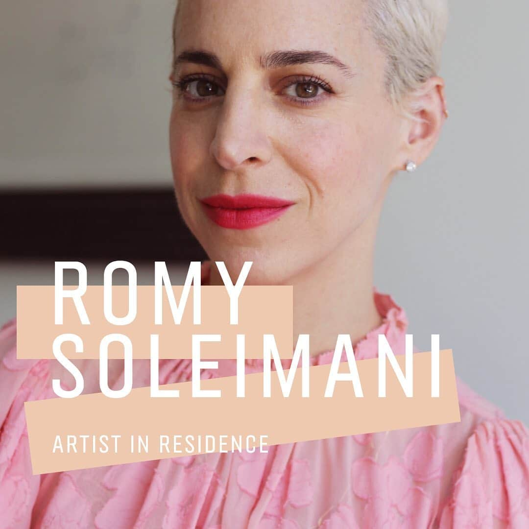 ボビイブラウンさんのインスタグラム写真 - (ボビイブラウンInstagram)「We're excited to announce celebrity, editorial and fashion makeup artist Romy Soleimani as one of our new Artists in Residence. You can find the NYC-based artist perfecting complexions and playing with color on magazine cover shoots and major runways. She'll continue to take Bobbi Brown fans backstage at New York Fashion Week, plus lead campaigns and help develop innovative new products. Swipe to hear what this partnership means to Romy and stay tuned for more! @RomyGlow #BobbiBrownArtist」6月15日 21時02分 - bobbibrown