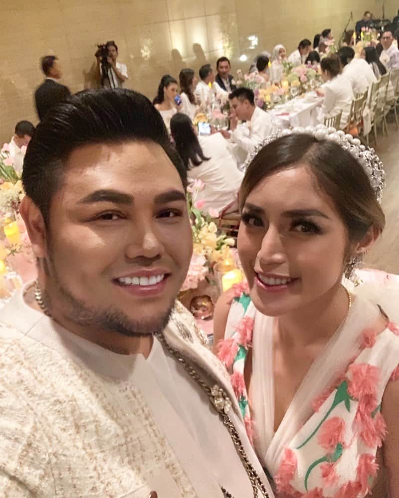 Ivan Gunawanさんのインスタグラム写真 - (Ivan GunawanInstagram)「. “ Congratulations for your engagement dear @inijedar and @richo_kyle , a next step to the big day of yours. Be with someone who will love you and choose you every single day “ . #ivangunawan #congratulations #engagement #jedarricho」6月15日 21時11分 - ivan_gunawan