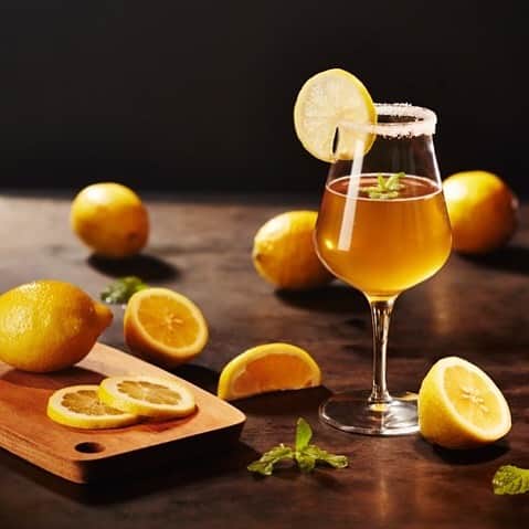 東京カレンダーさんのインスタグラム写真 - (東京カレンダーInstagram)「自家製レモネードと合わせる「レモンビアサワー」は、レモンサワーのようにすっきり飲めて、ビールが苦手な人にもオススメ。レモンの酸味とホワイトビールの華やかな香りが、爽やかさを一層引き立てる。 #東京カレンダー #東カレ #tokyocalendar #ビアホール #青山 #BEER246aoyamabrewery #クラフトビール #レモンビアサワー」6月15日 21時04分 - tokyocalendar