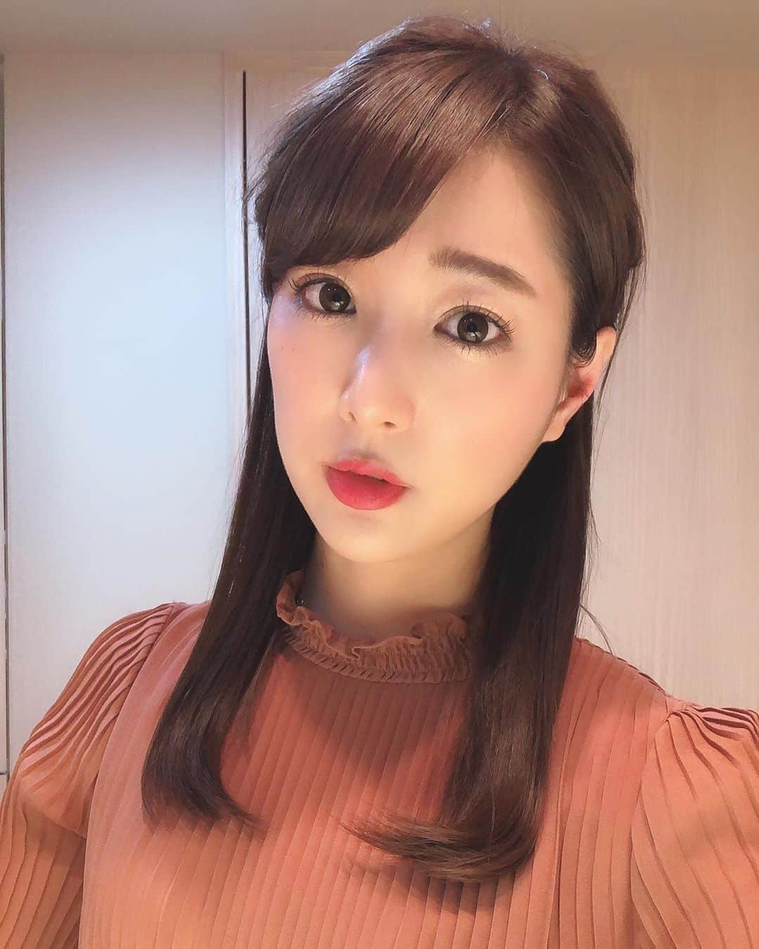 のインスタグラム：「. FC東京vsヴィッセル神戸、自宅観戦☺️⚽️🏠﻿ ﻿ いやーーお互い惜しいチャンスたくさんあった！﻿ 全体的には東京の方がパスも繋がるし﻿ 攻めていて勢いがあるように見えた。﻿ ﻿ でも結局、イニエスタが﻿ すごいシュートをきめて神戸が勝利❗️❗️﻿ ﻿ ずっと首位だった東京が久々の負け😣💦﻿ ﻿ 久保くんがいなくなった途端に…と言われてしまいそうだけど…でもやはり久保くんがいたらとも思ってしまう。。でも攻めはすごかった！﻿ ﻿ ﻿ 久々にきっちりＪリーグをみたけど﻿ やはり面白かった！﻿ 攻めてる方が強いわけではない。﻿ サッカーはおもしろい😆⚽️‼️✨﻿ ﻿ ﻿ ﻿ ﻿ ﻿ 【お知らせ】﻿ ニュース女子 O.A﻿ ６月17日(月)22:00〜生放送﻿ DHC TV公式youtube﻿ ﻿ そのほかにも地方の地上波、FOXTVでも﻿ 放送あるみたいです😊❤️﻿ ﻿ チェックしてね💕💕﻿ ﻿ ﻿ ﻿ ﻿ ﻿ ﻿ ﻿ ﻿ #jリーグ#サッカー#ファッション#ニュース女子 #fashion」