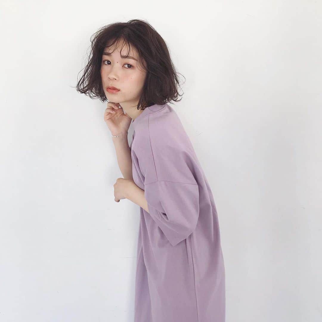 野口和弘のインスタグラム：「ar7月号発売中☺︎ @ar_magazine . 是非見てねー！！ . hair 野口和弘(@cieca.noguchi ) make 柏木悠里(@cieca.yuri ) . 平日  11:00〜21:00 土曜日  10:00〜20:00 日曜・祝日  10:00〜19:00 月曜・第三火曜定休 TEL  03-6805-0644 http://cieca.jp . #cieca.#hairstyle#haircolor#shorthair #bobhair#longhair#fashion #hairarrange#ショートボブ#ショートヘア#ボブスタイル#グラボブ#ボブウルフ#オレンジュ#ハイライト#ハイトーン#ブリーチ#グレージュ#ヘアアレンジ#グラデーションカラー#シースルーバング#アクセサリーバング#ヘアカラー#ヘアカタログ #ヘアセット#外国人風#表参道#原宿#美容室」