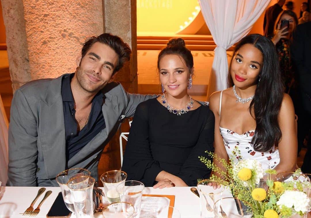 アリシア・ヴィキャンデルのインスタグラム：「Alicia attending a Bulgari event in Capri on Thursday night.」