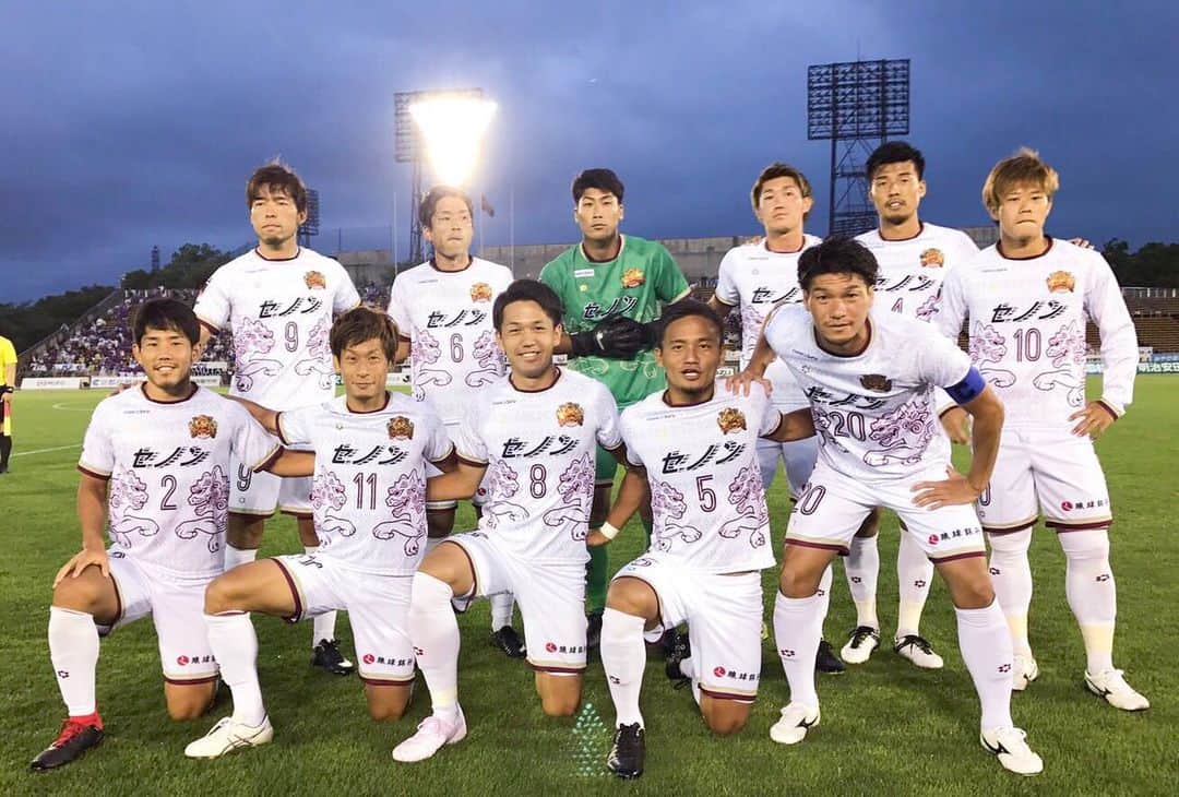 FC琉球さんのインスタグラム写真 - (FC琉球Instagram)「⚽️﻿﻿﻿﻿﻿﻿﻿﻿﻿﻿﻿﻿﻿ 6/15(土) #明治安田生命J2リーグ 第18節﻿﻿﻿﻿﻿﻿﻿﻿﻿﻿﻿﻿ #FC琉球 2️⃣ － 2️⃣ #京都サンガFC﻿ ﻿﻿﻿﻿﻿﻿﻿﻿ 🥅得点者: #鈴木孝司﻿﻿ #河合秀人﻿ ﻿﻿﻿ ﻿ ﻿﻿ 悪天候の中、現地での応援ありがとうございました。﻿ 次節は6/22(土)18:00キックオフにてヴァンフォーレ甲府戦となっております。﻿ タピスタでお待ちしております！！﻿ ﻿ ﻿﻿﻿ ﻿﻿▶️NEXT HOME GAME◀️﻿﻿﻿﻿﻿﻿﻿﻿﻿﻿﻿ 【明治安田生命J2リーグ 第19節﻿﻿﻿﻿】﻿﻿﻿﻿﻿﻿﻿﻿﻿ ﻿﻿﻿﻿﻿﻿﻿﻿﻿ 🗓2019年6月22日(土)﻿﻿﻿﻿﻿﻿﻿﻿﻿﻿﻿﻿﻿﻿﻿﻿﻿﻿﻿﻿ 🆚 #ヴァンフォーレ甲府﻿﻿ ⏰18:00KICK OFF﻿﻿ 🏟️ #タピック県総ひやごんスタジアム﻿﻿﻿﻿﻿﻿﻿﻿﻿﻿﻿﻿ ﻿﻿﻿﻿﻿﻿﻿﻿﻿ ﻿﻿﻿﻿﻿ #週末はスタジアムに行こう﻿ ﻿﻿﻿﻿﻿﻿﻿﻿﻿ #週末はタピスタに行こう﻿﻿﻿﻿﻿﻿﻿﻿﻿ ﻿﻿﻿ ____________________________________________﻿﻿﻿﻿﻿﻿﻿﻿﻿﻿﻿﻿﻿﻿﻿﻿ ﻿﻿﻿﻿﻿﻿﻿﻿ #コトシハJガハンパナイ﻿﻿﻿﻿﻿﻿﻿﻿﻿﻿﻿﻿ ﻿﻿﻿﻿﻿﻿﻿﻿#コトシハ琉球モハンパナイ﻿﻿﻿﻿﻿﻿﻿﻿﻿﻿﻿﻿﻿ #FC琉球 #fcryukyu #FC琉球HELLOJ2 ﻿﻿﻿﻿﻿﻿﻿﻿﻿﻿﻿﻿﻿﻿﻿﻿﻿ #沖縄 #okinawa #サッカー #soccer #ジンベーニョ #沖縄サッカー #サッカー選手」6月15日 21時16分 - fcryukyu